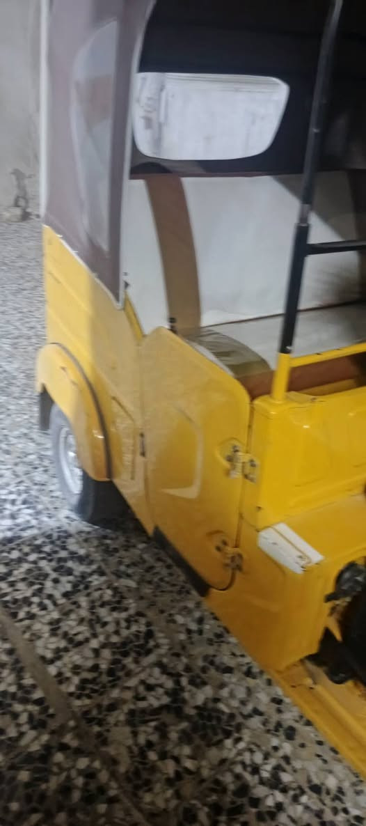 سلام عليكم تكتك موديل ٢١معمر بيه دوس رقم انكليزي سعره ٧ وربع وبيه مجال الشراي وهاذ رقمي‏‪***********‬‏
