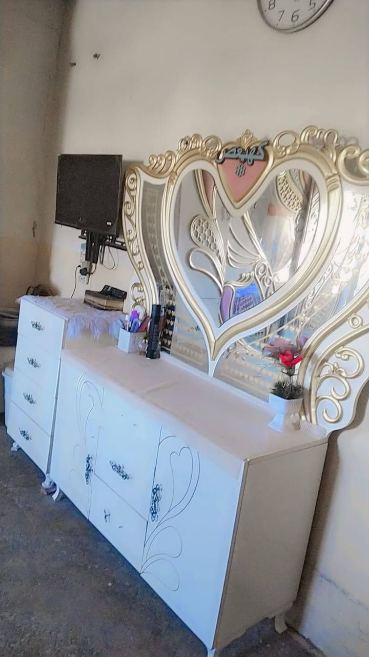 غرفه البيع هاي صور كدامك ونظافة ٨قطع سعرها 700 بيها مجال حك الجيه


**إذا كنت صاحب هذا الإعلان وتريد حذفه لأي سبب، رجاءا أرسل رسالة إلى الدعم الفني**