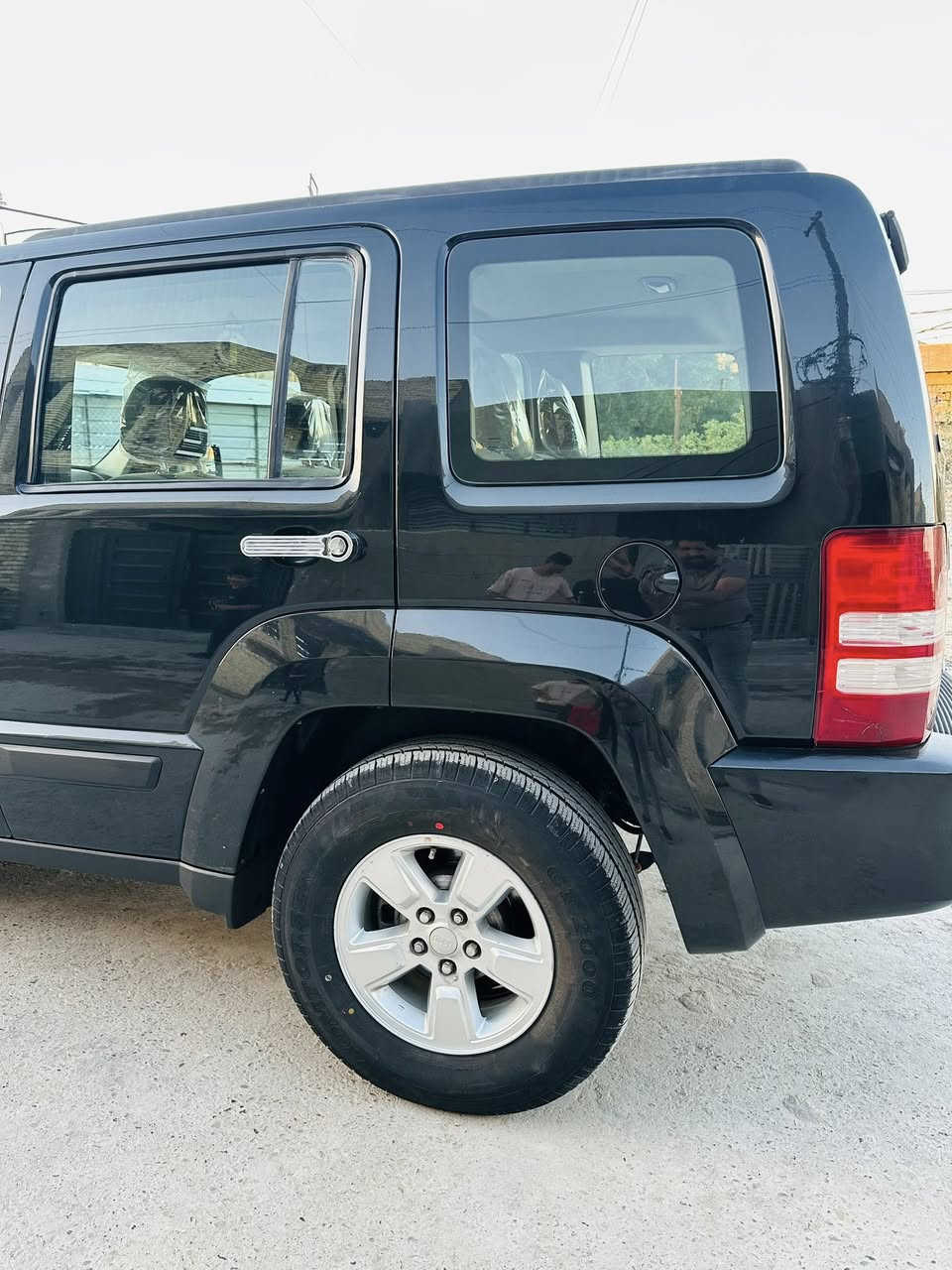 السلام عليكم جيب لبرتي موديل2012السيارةكفالةمن الحادث والصبغ عداباب الصدرفقط السيارة ماشية 125الف حقيقي السعر 108 شارع فلسطين حجي فايق ***********
