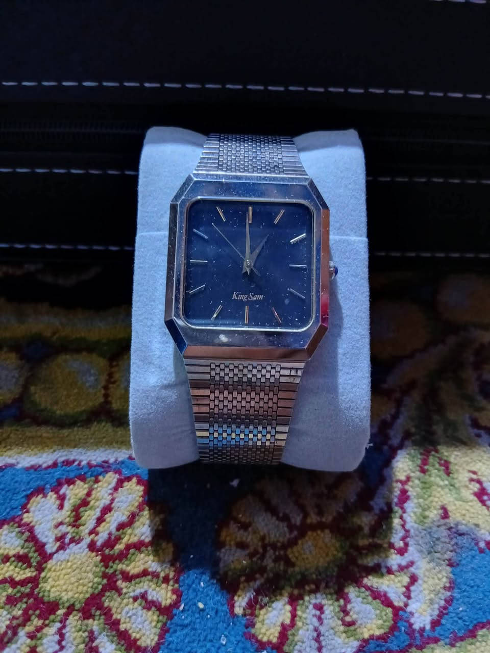 السلام عليكم ساعت للبيع اصليه بيع كلهن شلعه وحده من ضمهن وحده تيسوت اصلي وياهن 2 سويسري مكينه صفره كلهن 300 الهاتف *********** سكن بغداد
