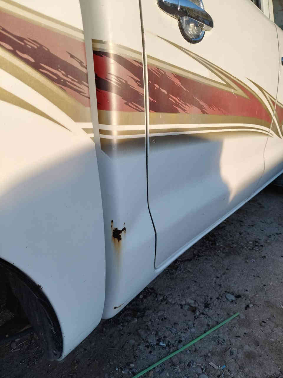 سلام عليكم سياره للبيع موديل 11 سياره بدون صبغ فقط بارد مكينه بيها صرف رقم سليمانيه  سنويه لل 27 بسمي ماشيه 340 الف مكان السياره ديالى سعرها 155 ورقه ***********
