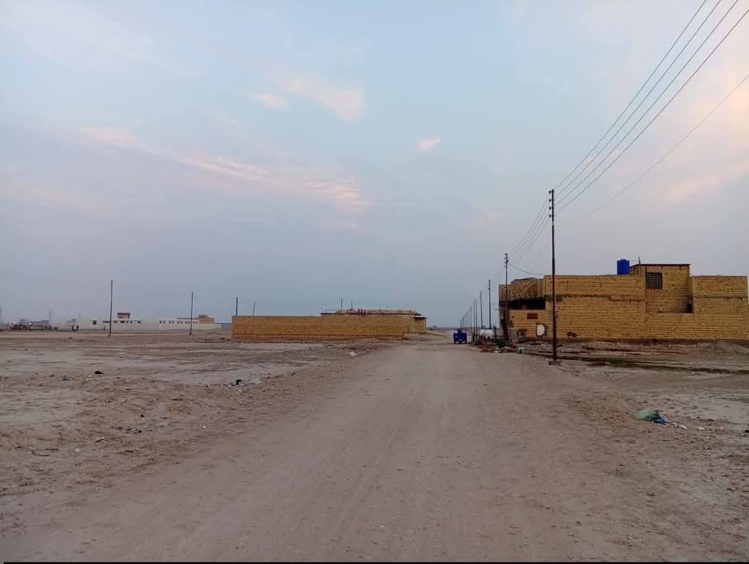 سلام عليكم
قطعة زراعي للبيع المساحة ٢٠٠ متر متوفر كافة الخدمات ماء وكهرباء ومدرسة ابتدائية العنوان بالقرب من شركة نفط.      ذ ي قار /الخميسات
 ***********
/***********
