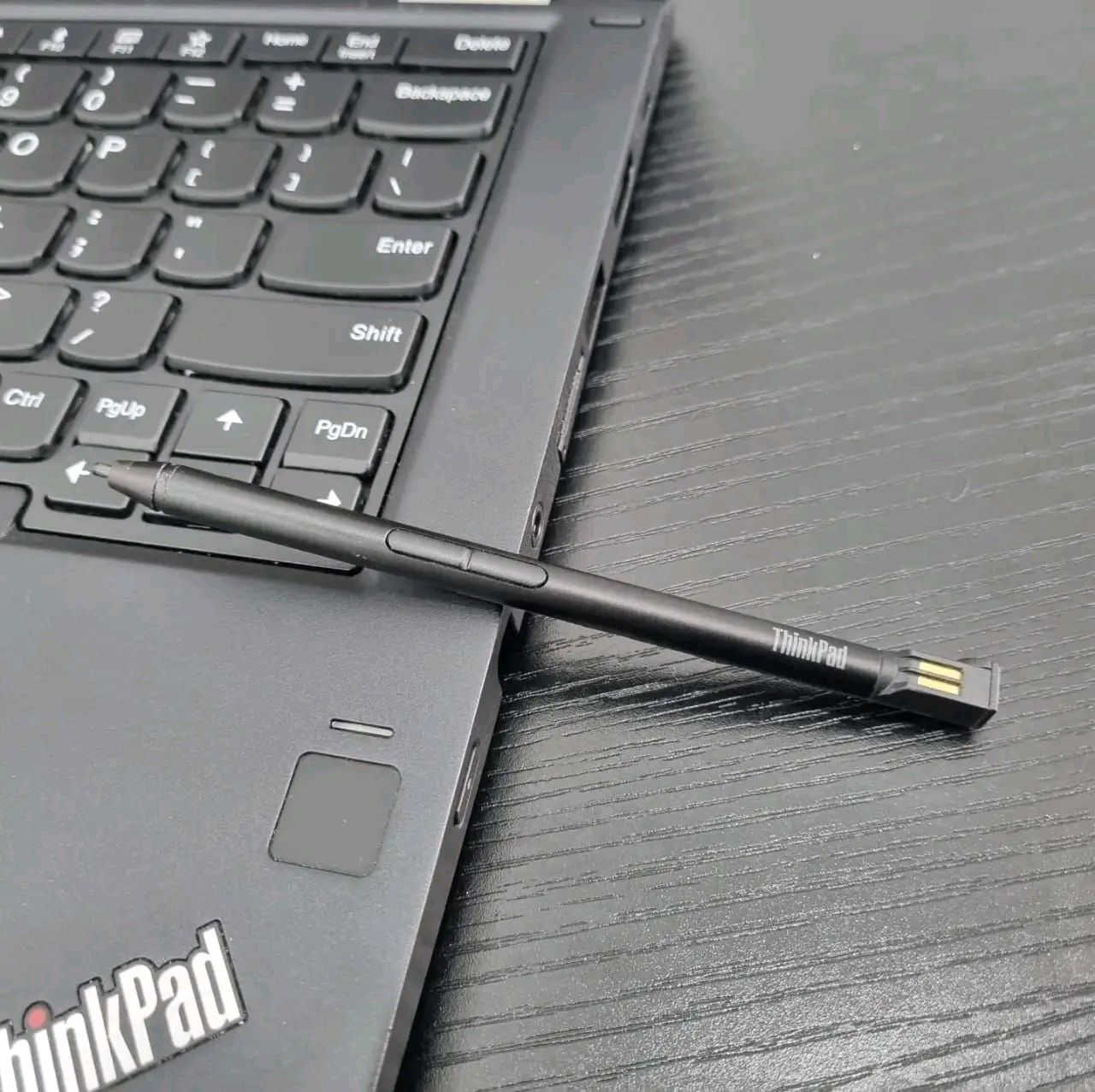 لابتوب Lenovo yoga x390 لمس قلاب 
المعالج core i5 الجيل الثامن
رام 8 كيكا DDR4
الهارد 256 كيكا SSD
كرت الشاشه Intel Uhd 630 حجم 4 كيكا
الشاشه حجم 13.5 انج ضد التوهج دقة fhd 1920x1080 نوع ips لمس قلاب 360 درجة مع القلم الاصلي للجهاز 
باتري ليثيوم 6 خلايا  شحن سريع 65 واط والباطرية ممتازة وشاحن تايب سي 
كامره دقة hd تحتوي قفل فتح وغلق الكامرة 
بصمة اصبع نضام حماية 
 منفذ تايب سي و رام  وhdmi وباقي المنافذ   الحاسبه كلش نضيفه وحلوه
السعر 350 الف النجف, العراق


**إذا كنت صاحب هذا الإعلان وتريد حذفه لأي سبب، رجاءا أرسل رسالة إلى الدعم الفني**