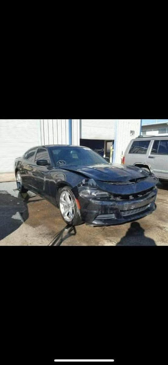 جارجر sxt فول 
موديل:2015
رقم بغداد تحويل مباشر السياره بأسمي
فتحه
كشن كهرباء
كت دعاميات ودوسات srt
بنيد كربون فايبر srt
ويل حجم 18
تحكمات ستيرن

السياره يرادلها شويه ترتيب 
السياره بيهه نقص فريز بيها منضومه تبريد جديده  السياره خير من الله
السياره عليها ادامه جديده مثل ما موضح 
السياره محدث srt بنيد ودوسات ودعاميات 
السياره 6سلندر  /3.6
حادثها:بسيط جداً موضح بالصور بنيد و چملغ خلفي من جهت السائق وبيبان من جهت السائق كلير بدون لغود بدون شواصي
دواخل كلين مابيها اي ايرباك طاك
للاستفسار *********** 
ترهم مراوس حسب القناعه
