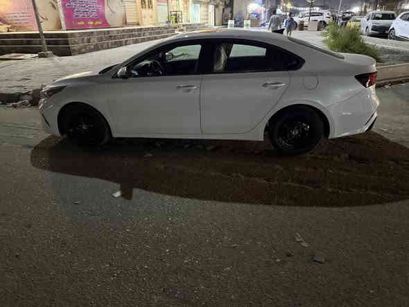 سلام عليكم فورتي موديل 2022فول مصفات ما عده بصمه سويج فتحه شاير مري تحديد مسار اضار كشنات تفهه سياره جديده سعر 150 بيهه مجال ***********
