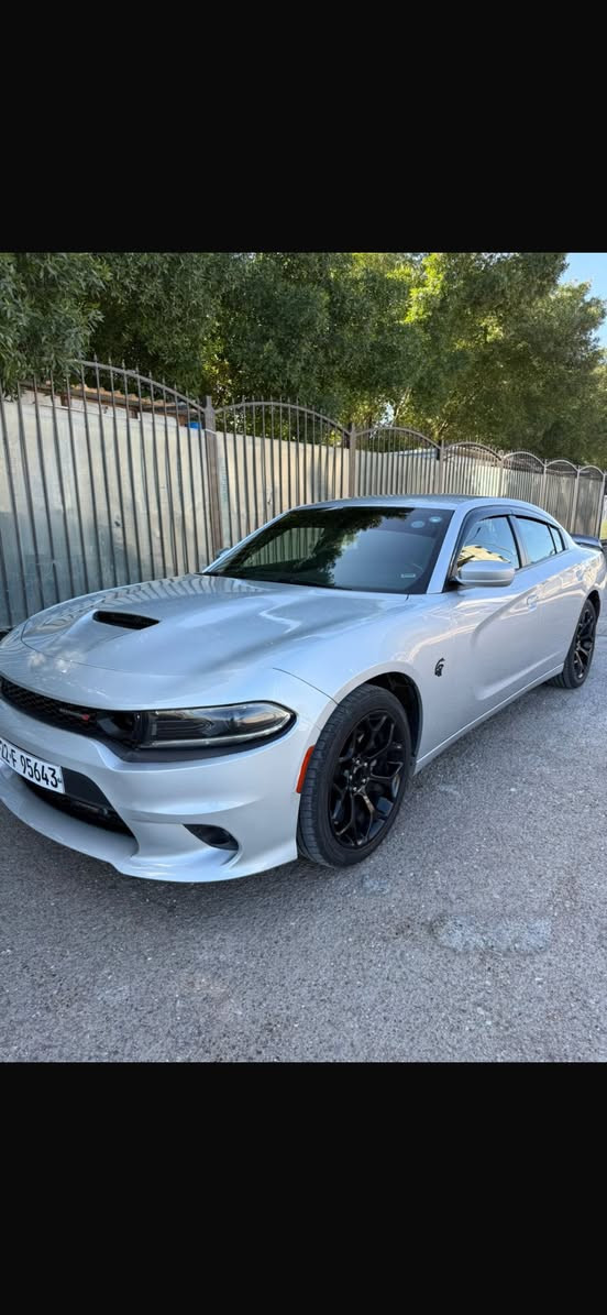 جارجر sxtموديل 22 رقم اربيل ب اسمي
ماشيه38 ميل صور الحادث موجود بلصور بدون دواخل بدون ايرباك البنيد محدث بدون ضرر 

سعر 227 وبيهه مجال مكاني بغداد ***********
