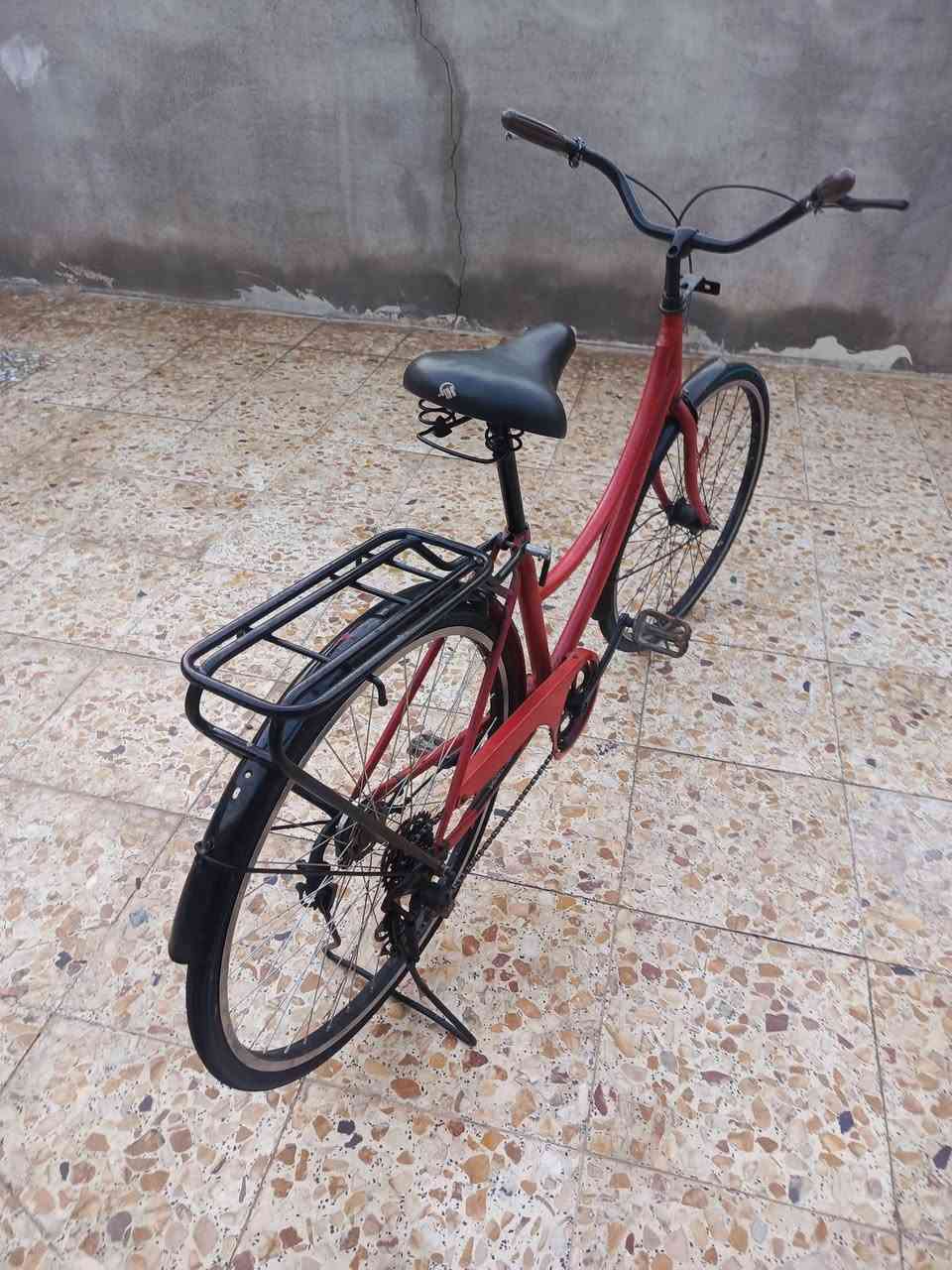 السلام عليكم بايسكل للبيع ياباني موديل 16
بريك خلفي جديد 

سيم ويل خلفي جديد

زنجيل جديد

مكينة جديدة

سرج (كشن) جديد 

مداكر جدد بس عادي مو اصلي 

مولد شغالة شرط الفحص 

عنوان البصرة قضاء الهارثة 

تواصل واتساب ***********
