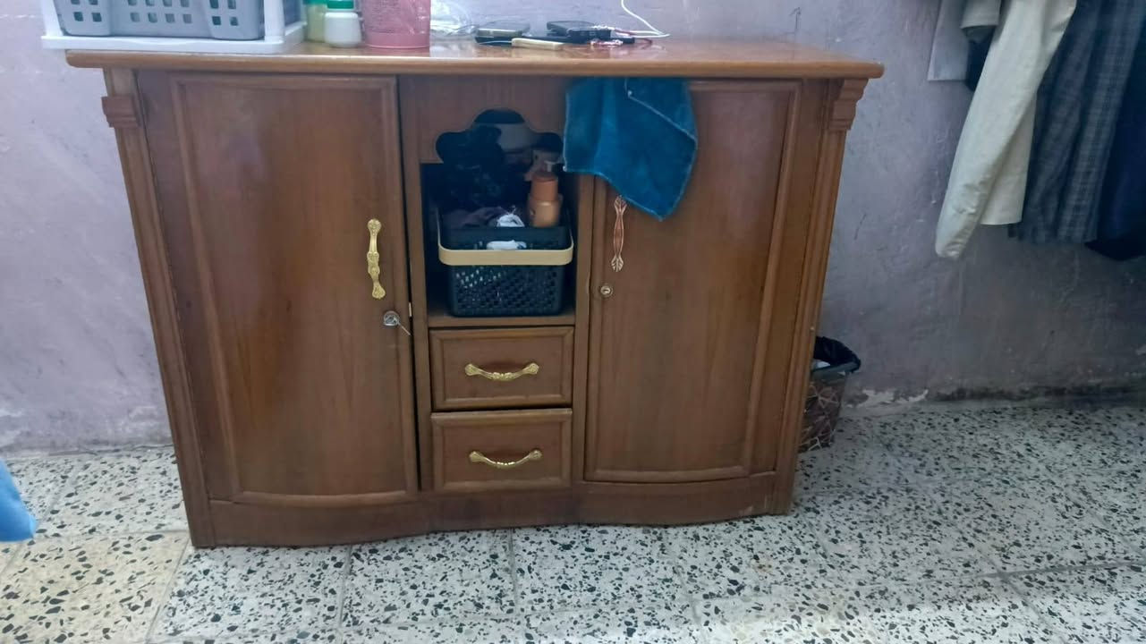 غرفة للبيع 5 قطع مثل مموضح بلصور   السعر 850 وبيها مجال ***********
