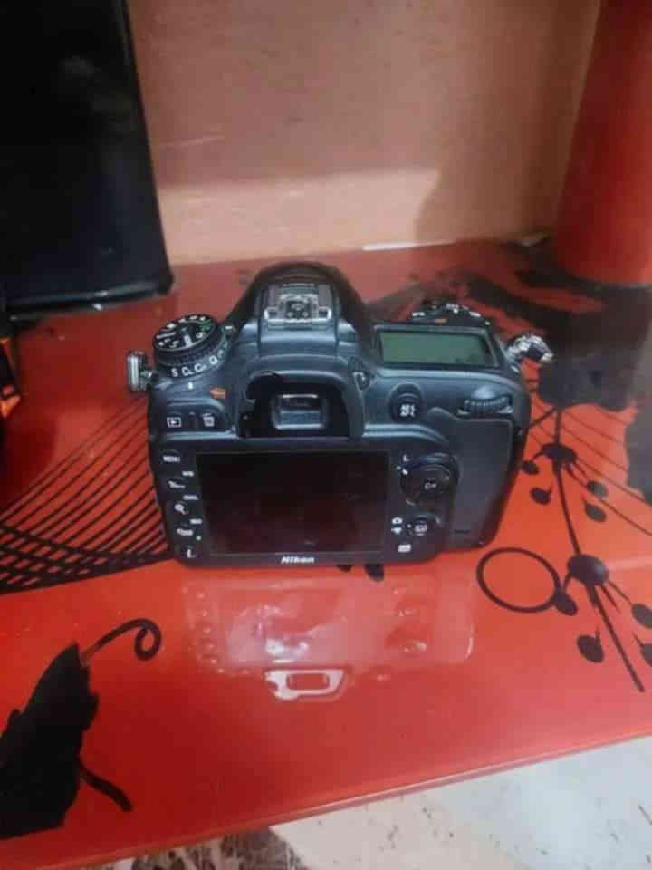 السلام عليكم نيكون7200للبيع
مع فلاش خارجي وكامل ملحقات
سعرها ٧٠٠ وبيها مجال 
رقمي ***********
يتوفر توصيل لجميع المحافضات
