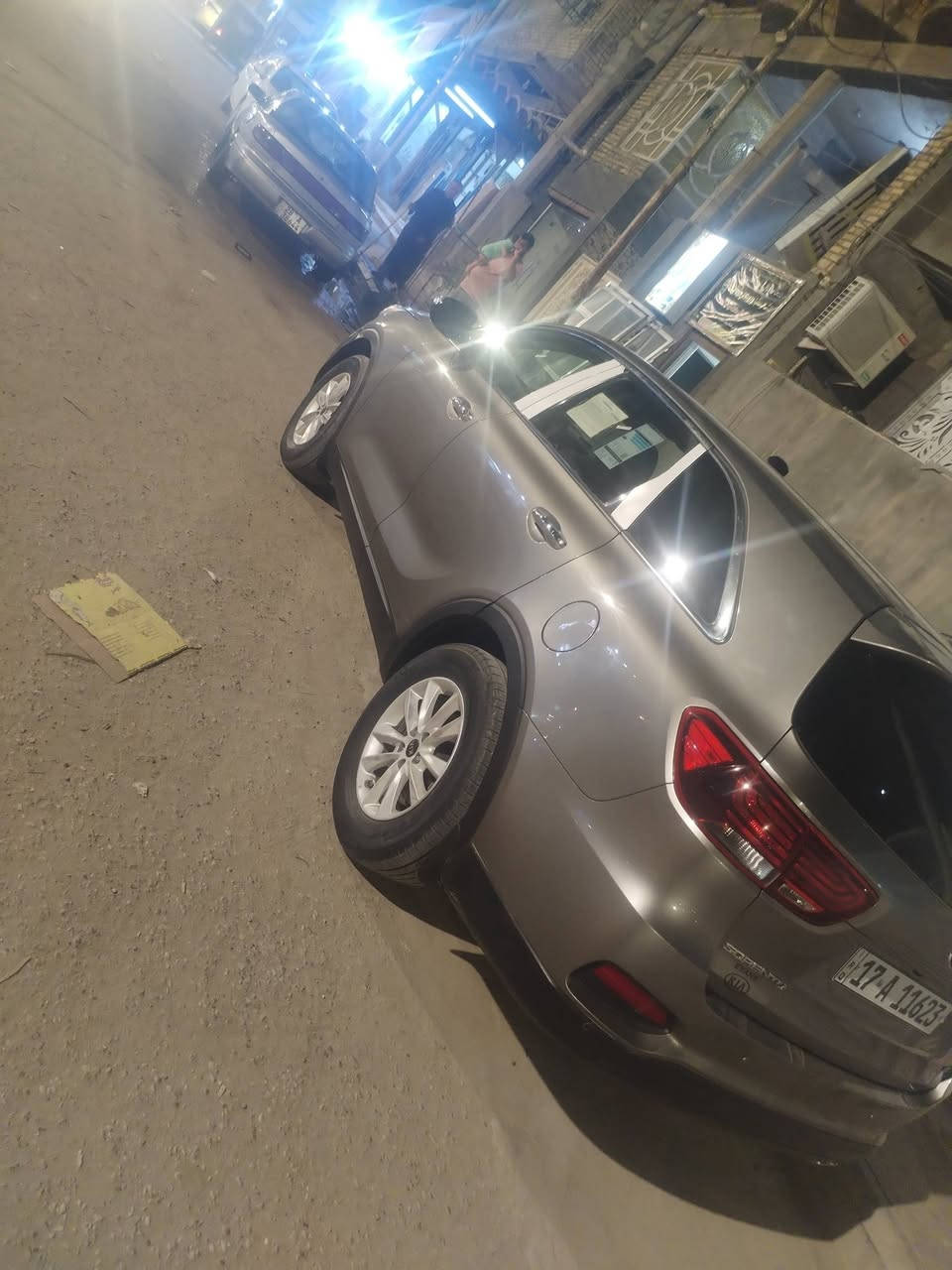 سلام عليكم سورنتو موديل 19 سياره جديده مكفوله بيه طرف الجاملغ فقط بل كارتون السياره محرك ٦ تبريد طخم تاير  حدايده كله كفاله العنوان ناصريه مركز ومستعجل عل بيعته والله متوازي عل فلوس السعر ١٨٥ الاتصال ***********
