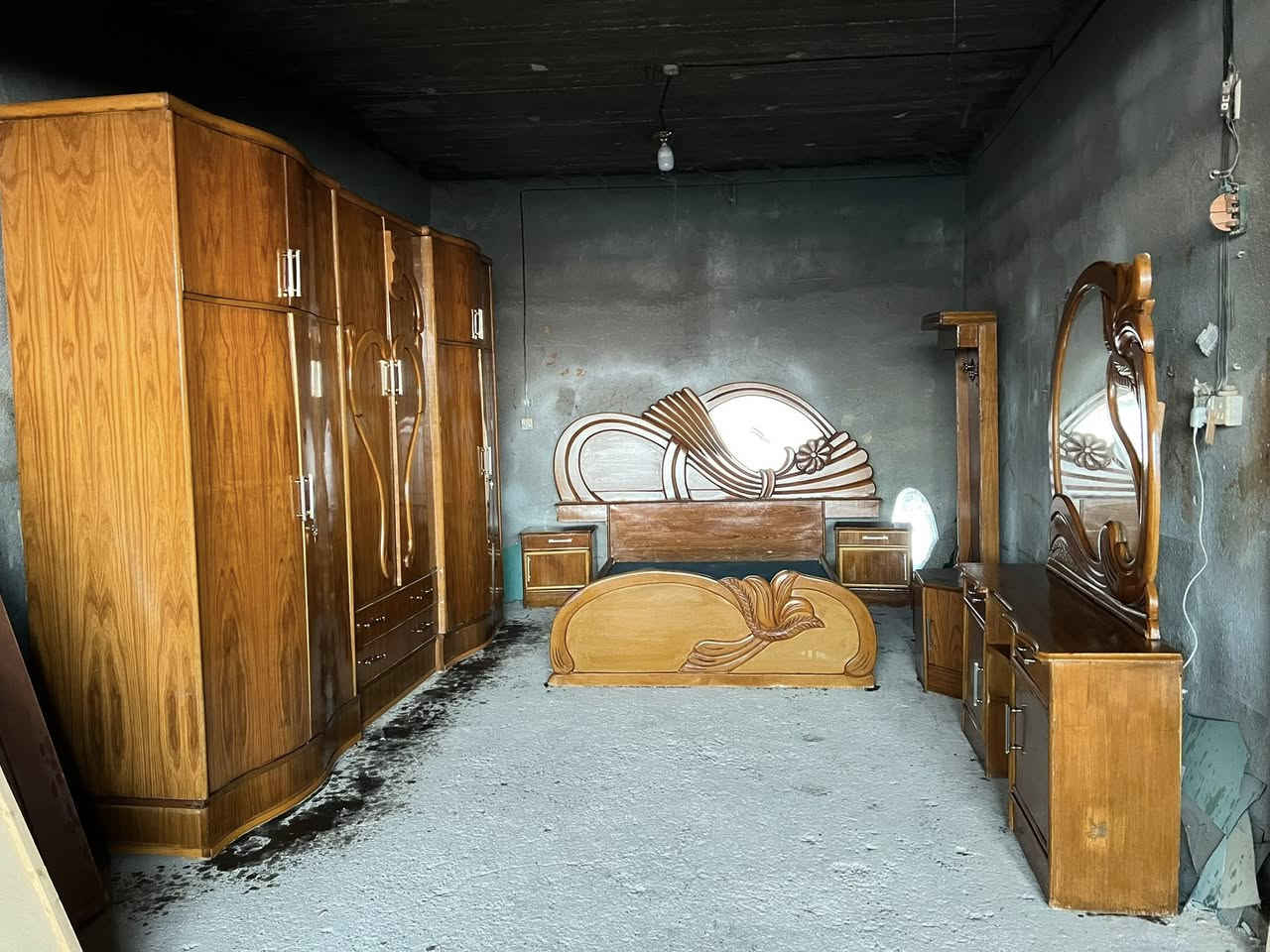 غرف نوم صاج داخل وخارج عدد4
المكان بابل قضاء المحاويل مقابل معسكر المحاويل البوابة الشمالية بتجاه بغداد 
يوجد لدينا خدمة توصيل 
للاستفسار الاتصال على الرقم التالي *********** او التواصل عبر الواتساب برقم الاسيا
