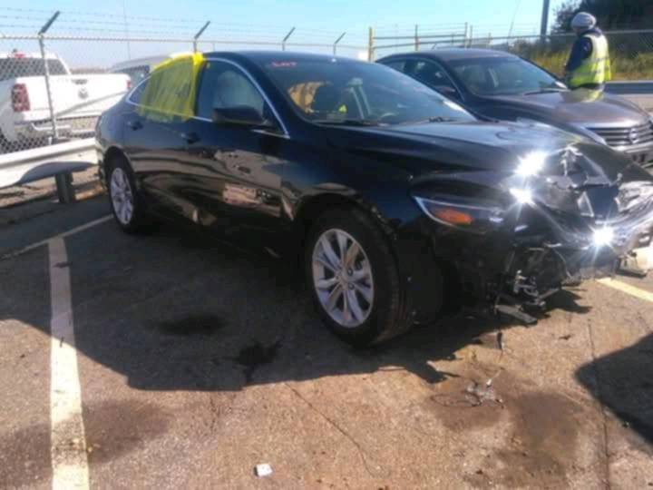 سيارة شيفروليه ماليبو، موديل حديث بحالة جيدة. الداخل أنيق ومريح باللون البني. هناك بعض الأضرار الواضحة في مقدمة السيارة كما هو موضح في الصور. السيارة تعرضت لحادث وتم إعادة ترميمها جزئيًا. مناسبة للاستخدام العائلي أو الشخصي بعد إجراء الإصلاحات اللازمة. للاستفسار، الرجاء التواصل للحصول على مزيد من التفاصيل.