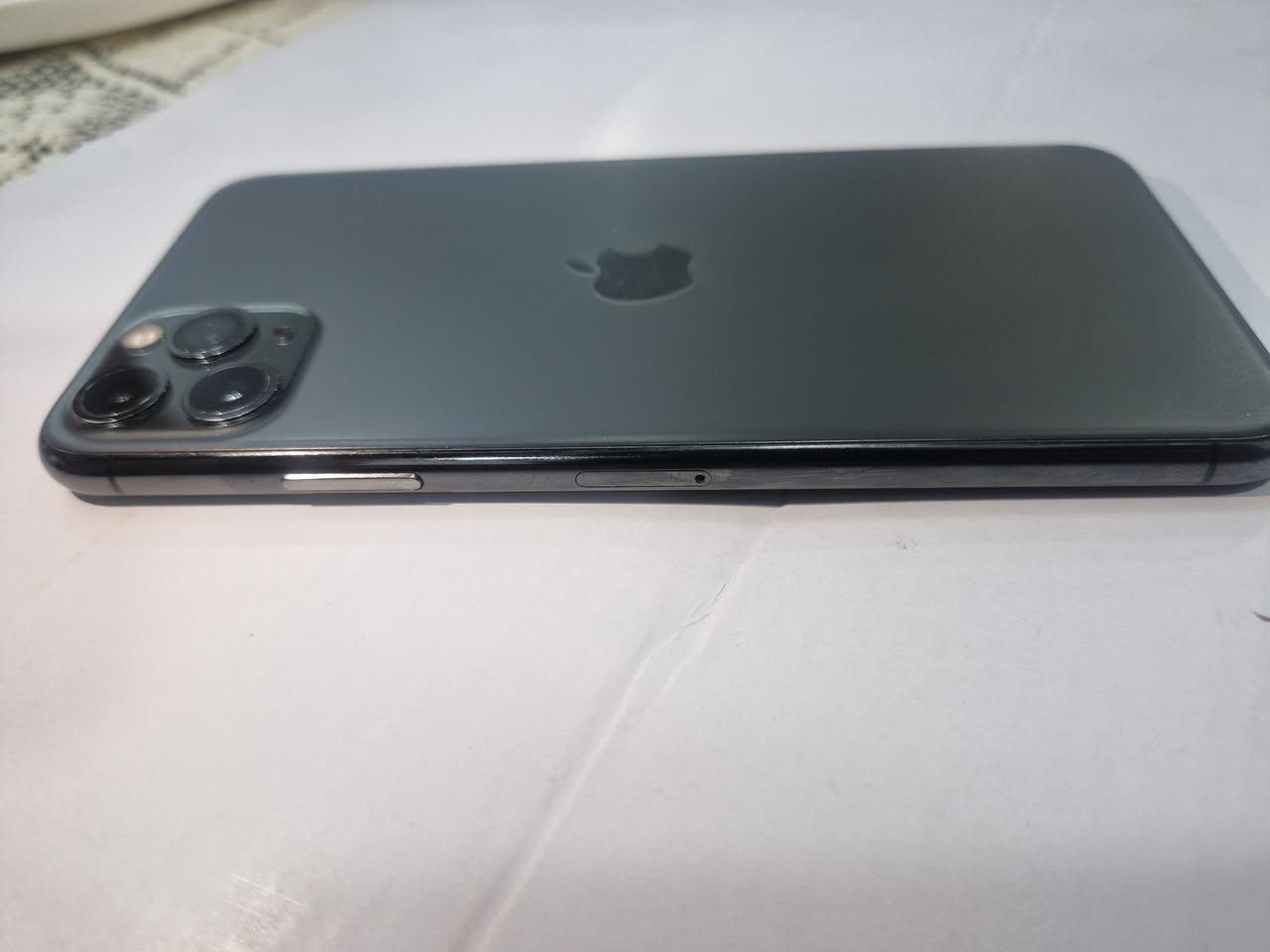 مكلف
ايفون 11 برو ماكس نموذجm  
مكفول كفاله عامه بلادي نظيف جدا ذاكرته 512 ذاكرته نادره تجي هيج ودبل سيم كارت انتبه دبل يعني جدا قليل اكو دبل وبطاريته 83 قطاره بلشحن جهاز استخدام قليل 
مكان فلوجه 
***********
