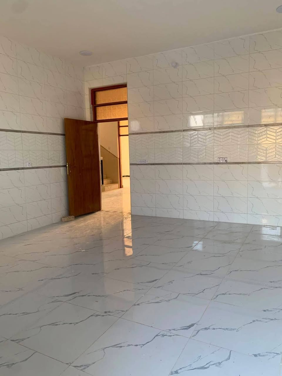 دار للبيع مرتب مساحه 220متر
(طابو زراعي سند25)
طابقين يحتوي على 4غرف نوم
واستقبال 
ومطبخ وحولي 
وصحيات 
في منطقة الانتصار بغداد 
طريق الشعب الحسينية الراشدية 
للاستفسار***********
