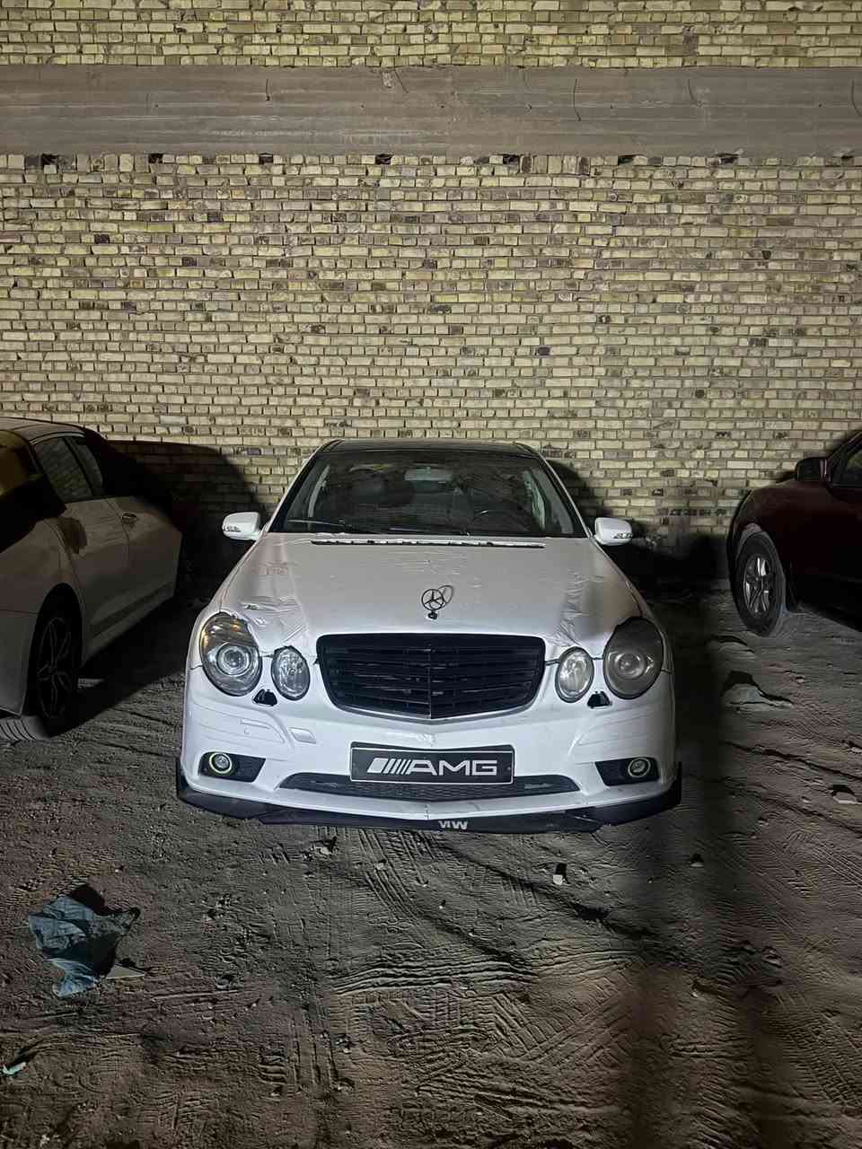 السلام عليكم
مارسدس W211. E350. 2006 
فول مواصفات السياره بيهه نواقص بسيطه مكينه وكير مكفولات تسجيل جديد قرار 102 كامله معامله صاعده هزه وفحص باقي بس تدفع كمرك وتدك لوحات مصبوغه حزام بالخارج بدون حادث قوي بيع مستعجل السعر 55 وبيهه مجال بسيط مكانهه ديوانيه مركز 
***********///***********
