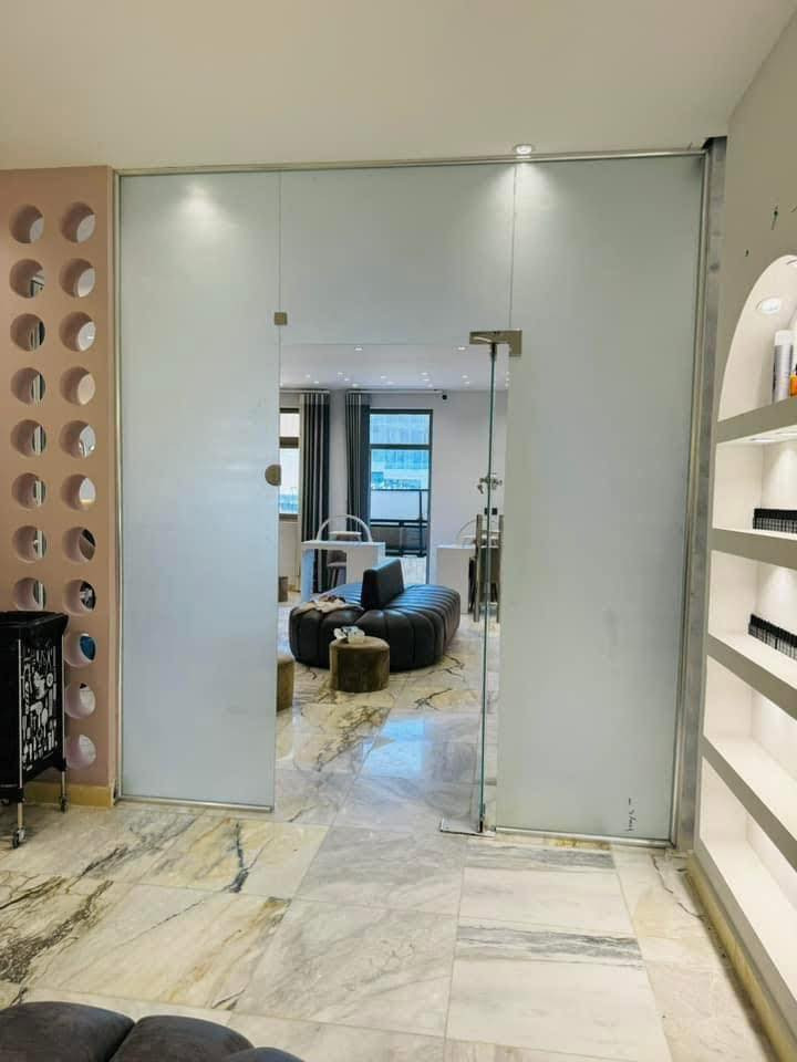 عمل واجهات وثوابت وقواطع الزجاجيه ١٠ملم
***********
