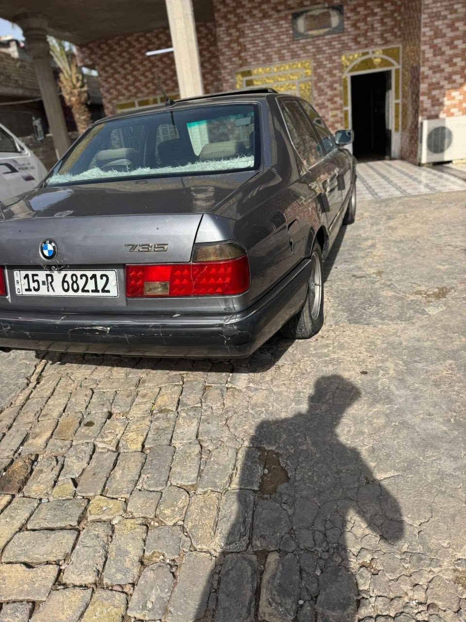 بي ام موديل 91 حجم 735 اصل بليته وسنويه السياره محرك 3.5 محرك وكير واكسل جدد مكفولات رقم انبار انكليزي بسمي سياره مكفول من الضربه مصبوغه للجماليه صدر امامي خلفي جديد سياره فول سلايد روف شغال طكتين داخل كله جديد كهربائيات كلها شغاله تخم تاير ويل خليه جديد سياره بيها تراي يخبل وسياره جديده مال جناي وجاهزه السعر 53وبيها مجال  مكاني بغداد رقمي ***********
