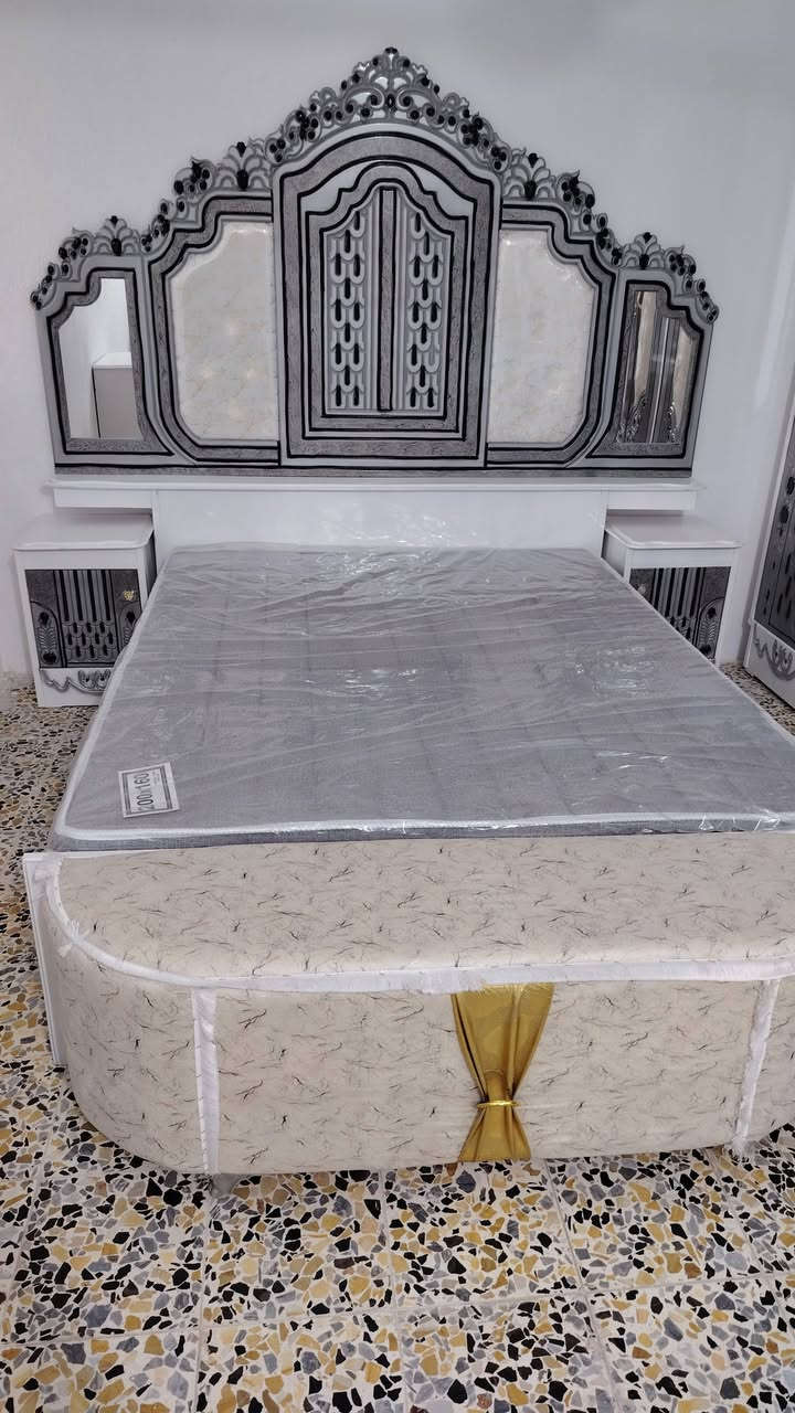 غرفه عراقيه  لبيع جديده ما مستخدمه سعره مليون و ٢٠٠
ل استفسار *********** واتس اب
