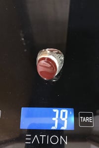 خاتم عقيق يماني • لون أحمر ياقوتي • قياس ٢٥