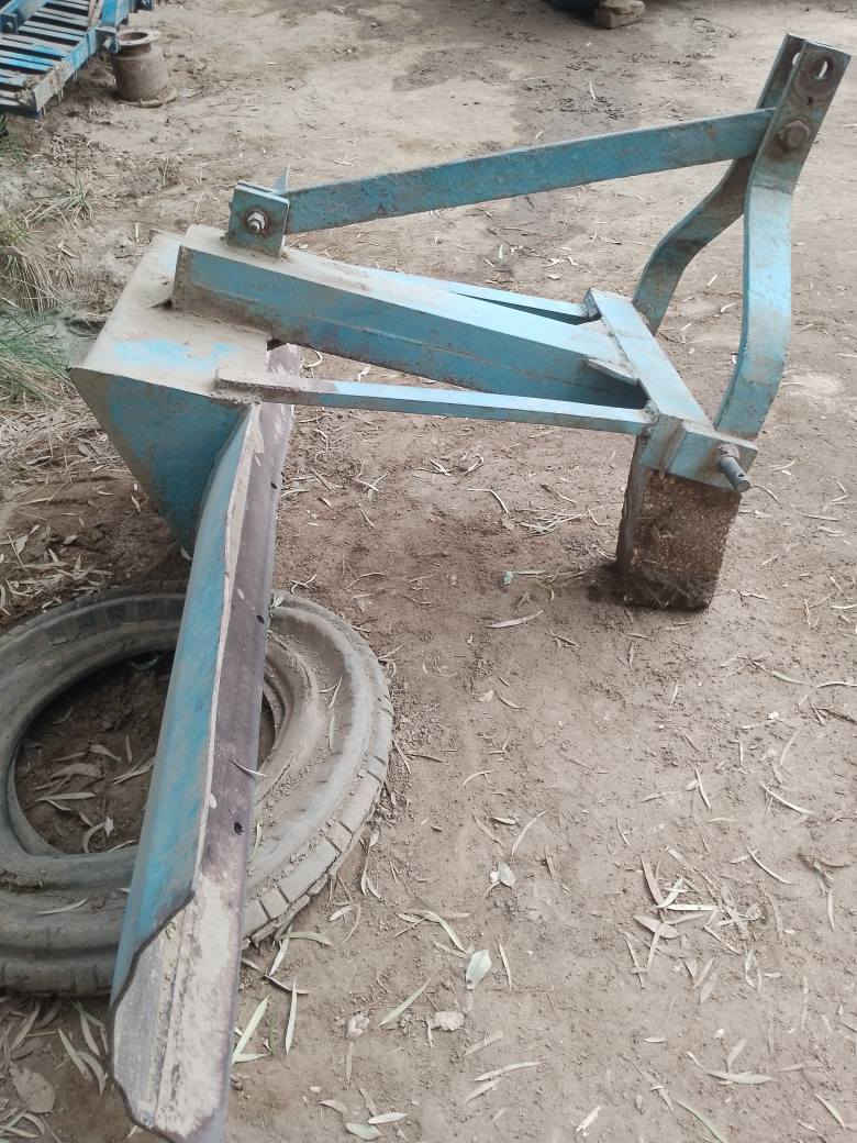 للبيع معدلان عرضه مترين و40 المكان ديوانيه مهناويه السعر 300 وبيه مجال ***********
