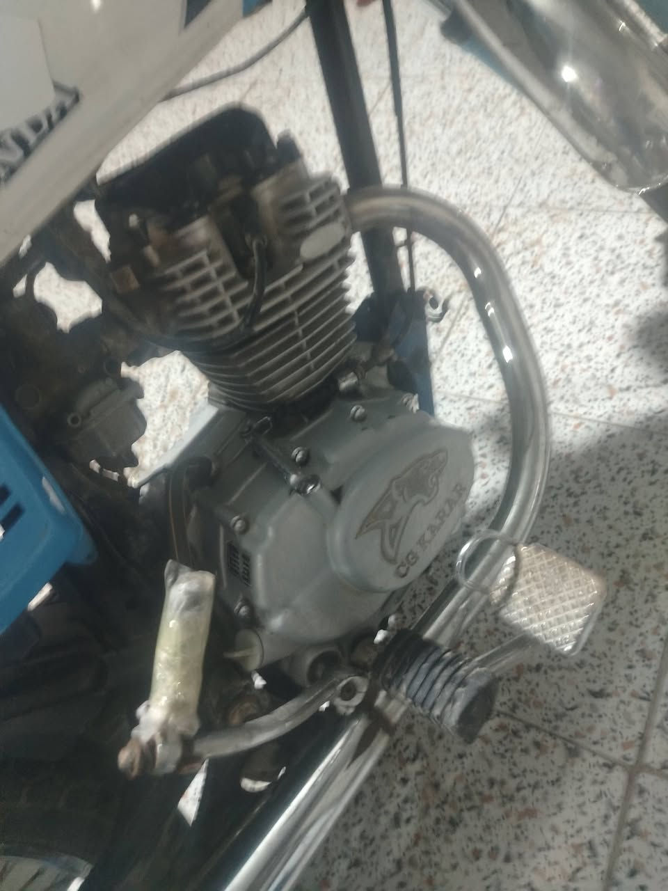 السلام عليكم دراجه ارشا ٢٠١٨ مفتوح محركه بوشه وبستم اوراق كزوز رياضبي دراجه ما متعوب *********** ناصريه مركز الإسكان الصناعيص
