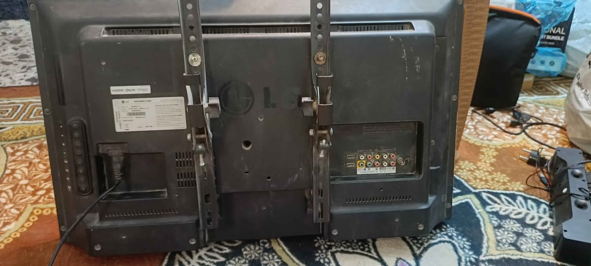 سلام وعليكم للبيع بلازمة ال جي حجم 32 بدون نت شغال بيها hd عدد 2 للبيع ب70 الف وبيها مجال للتواصل *********** بغداد, العراق
