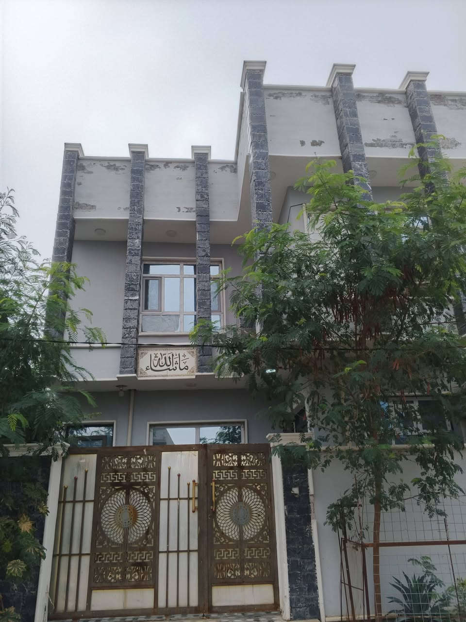 للبيع منزل مساحته 230متر واجهه 14مترخدمات كامله ***********
