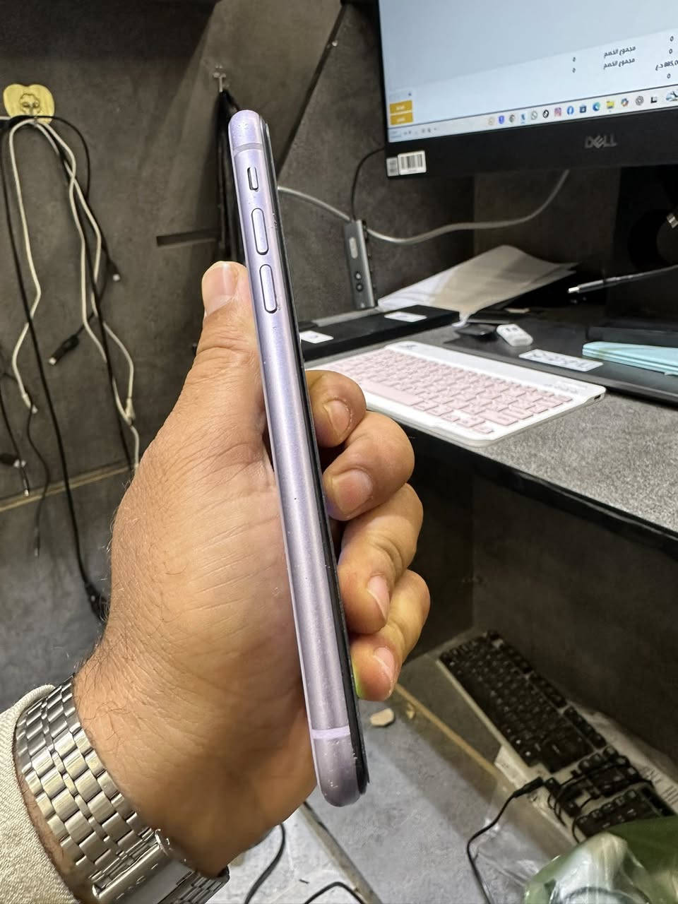 السلام عليكم
ايفون 📱 ١١ عادي 
باقي التفاصيل بلا الصور 
الخاص مفتوح


**إذا كنت صاحب هذا الإعلان وتريد حذفه لأي سبب، رجاءا أرسل رسالة إلى الدعم الفني**