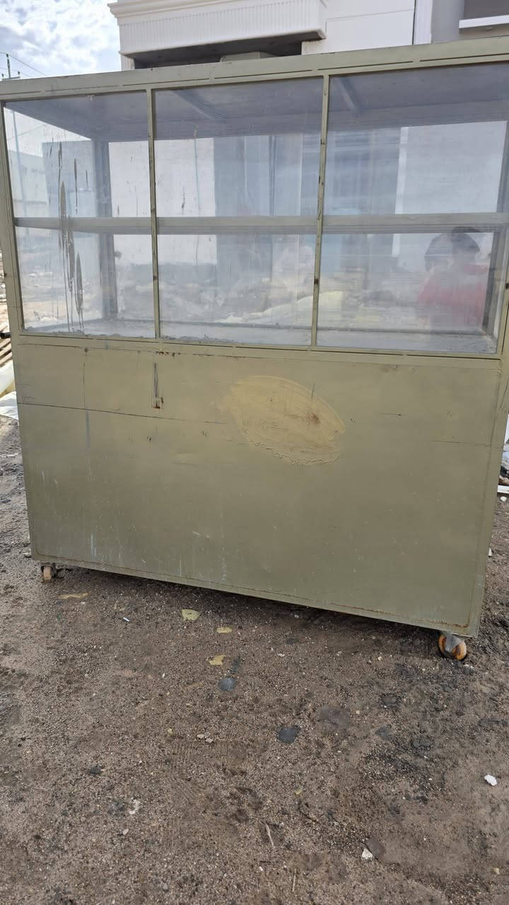 للبيع ميز عرض للافران
***********
