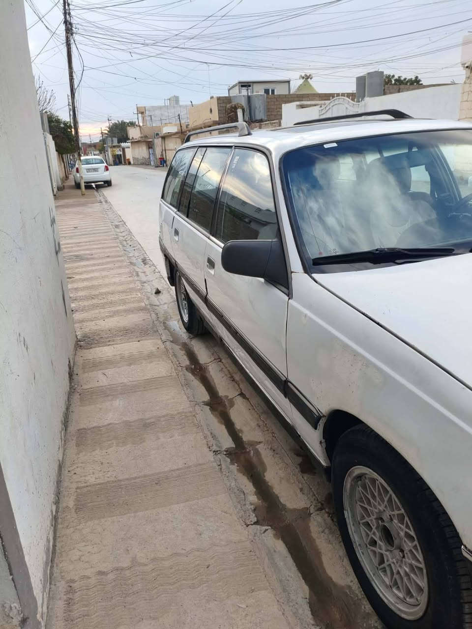 سلام علیـــکم
اومیکا ستیشن مودیل 1991 
بسمی سنویە جدید 
رقــــــــم  انــكلـیزی  
 لـــحـد 2/11/2029
كیـــر و محـــرك بــشرط 
اربع تایرات جــدیــد 
بطاقـــــة بنــــــزین 
تحویل ثانی یوم 
رقم كــــركـــــــوك 
(سعــــر 33)
***********فقط واتس ٱب
