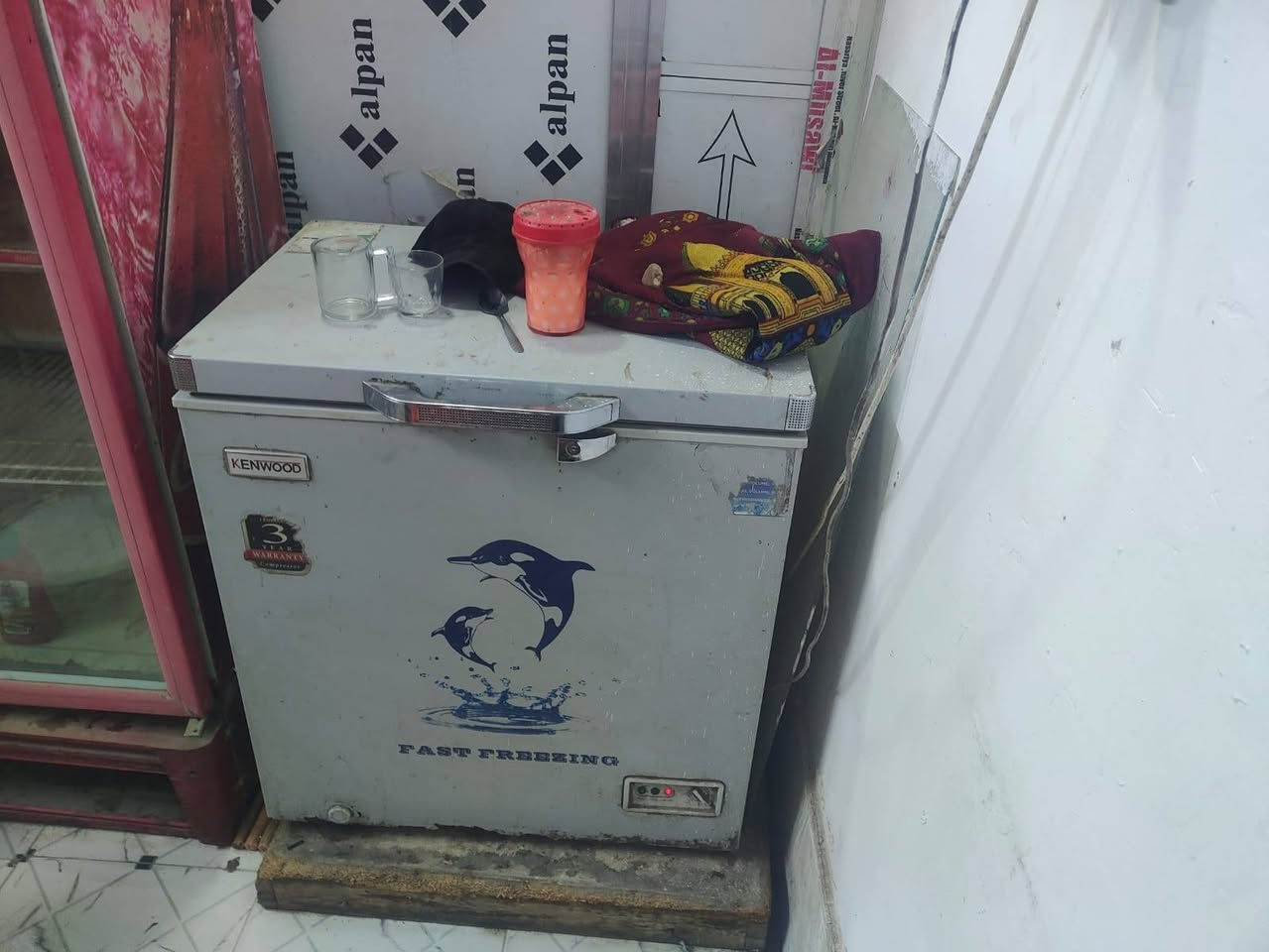 أغراض كافتريا لبيع مكانهم ناصريه الاسكان الصناعي
للاستفسار فقط على الرقم ***********
جام خانات 2
وجار وشواية 
دباب غاز 2
براد ومجمدة
مولد منزلي
شواية بركر
ميوزة وكراسي
مثرامة لحم
