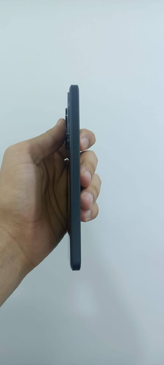 POCO X6 Pro

بوكو X6 برو

poco x6 pro

بوكو 6 برو

POCO X6Pro

مستعمل بنظافة عالية جدأ ((((البصرة)))) الجهاز مازال بحالة ممتازة مع كامل ملحقاته الاصلية الجهاز أداءه قوي جداً وسريع بالسعر مقابل المواصفات ويعتبر من افضل اجهزة الفئة

أبرز المواصفات ذاكرة 512GB ويا 12GB RAM شاشة AMOLED بحجم 6.67 انچ. تردد 12 لسلاسة ممتازة بالألعاب والاستخدام

معالج Dimensity 8300 Ultra قوي جداً للألعاب والأداء الثقيل. نظام تبريد ممتاز حتى ويه

الضغط كاميرا 64MP مع تصوير 4K

بطارية 5000mAh تدوم لفترة طويلة.

شحن سريع 67. بصمة سريعة داخل الشاشة. سماعات ستيريو بصوت قوي وواضح
السعر : 330 ألف دينار

الهاتف مناسب للألعاب والسوشال ميديا والاستخدام اليومي الثقيل بأداء سريع جداً وسعر

ممتاز مقارنة بالمواصفات


**إذا كنت صاحب هذا الإعلان وتريد حذفه لأي سبب، رجاءا أرسل رسالة إلى الدعم الفني**