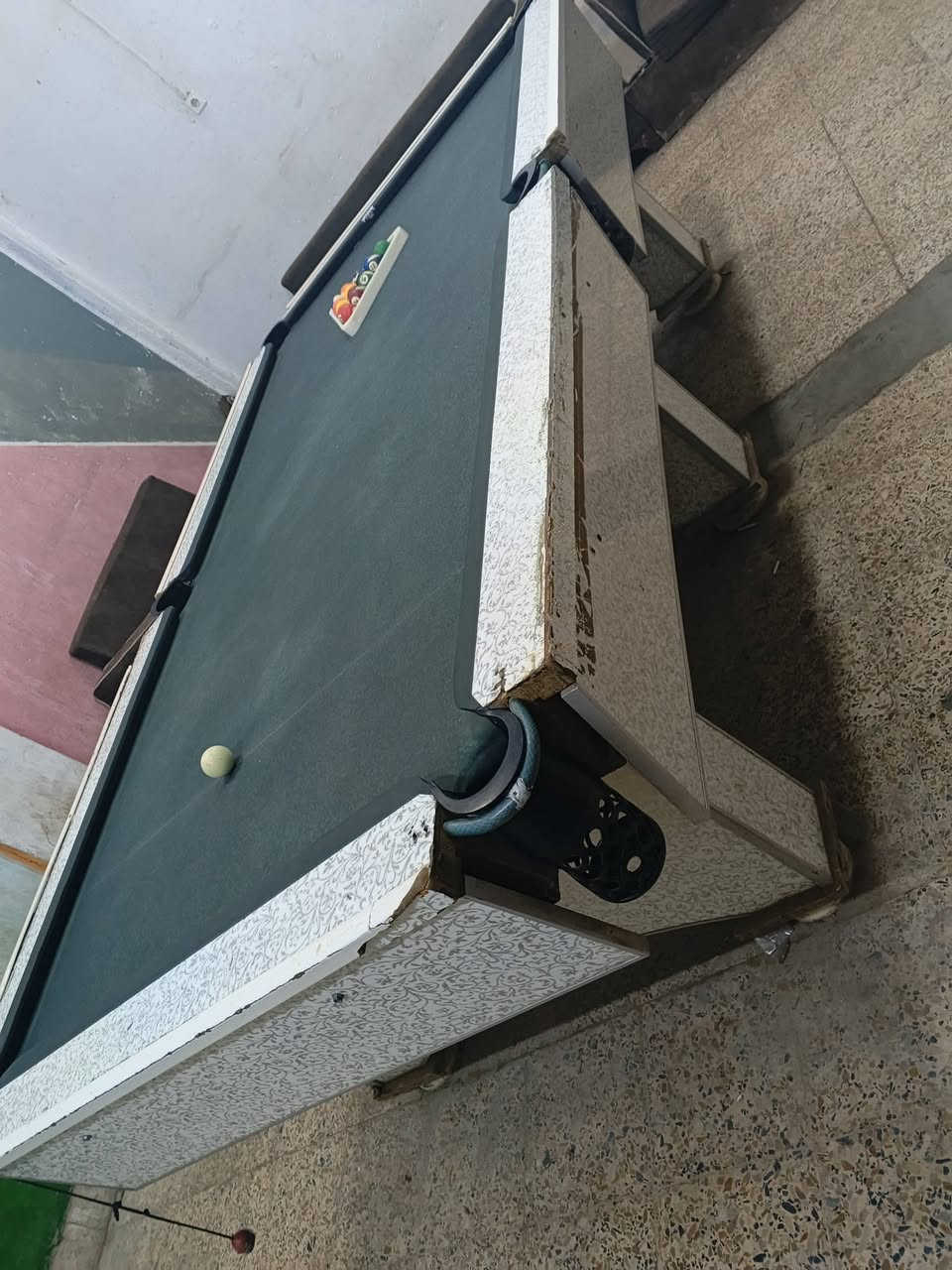 سلام وعليكم   ميز  لبيع ماع طوبات 2واحد مستعمل وثاني جديد معاد 5كبوات  ملحقات  عنواني تركلان قطش ***********
