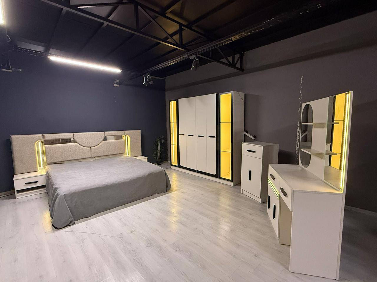 تم بعون الله وصول
*موديل جيلان*
*نفرين* وشبابي
معمل اصلي تركي 👌🏻

6 قطع نفرين 

☀️كنتور 220 سم * ارتفاع 210 سم
عمق 51 سم 
انارة داخل الكنتور عدد 2 لد 

☀️سرير 180 سم *200 سم ارتفاع 120 سم سرير مخزن جك

☀️ميز تواليت 2 انارة لد داخلي

☀️كومدي عدد 2 انارة لد داخلي 

☀️درور مجر + باب

معمل اصلي درجة اولى تركي 🇹🇷

السعر 850 الف 
النقل والشد داخل بغداد مجانا ⚒
النقل والشد اطراف 20 الف ⚒
النقل والشد محافظات 100 الف ⚒
تصعيد كل طابق 10 الف
التجهيز خلال 24 ساعه
للحجز مراسله ع واتساب ***********
