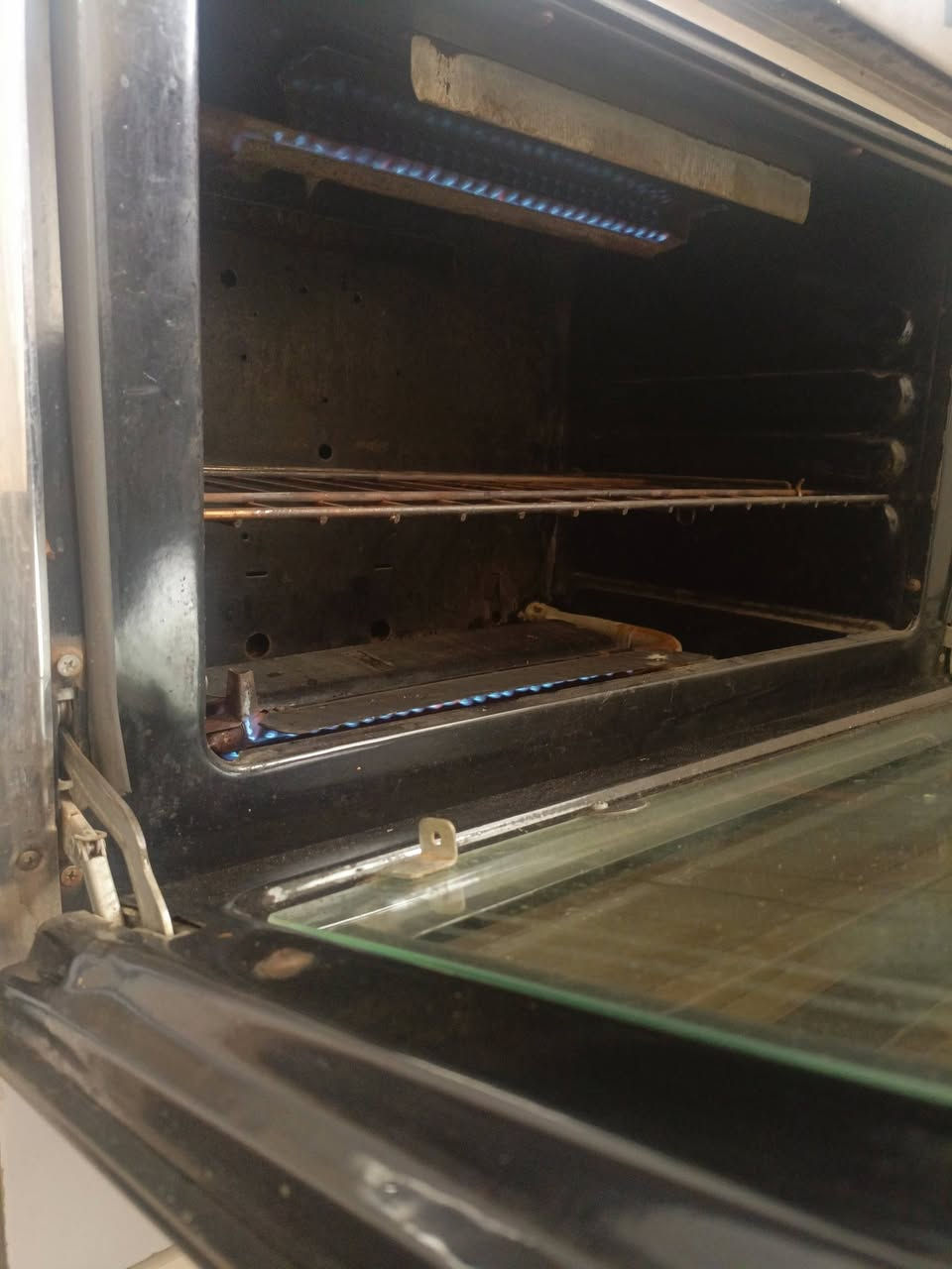 طباخ 4 عيون   استخدام اسبوع سعره 100
وطباخ 5 عيون180
اوفن  30  كلهن شغالات وجدد 
مكان بابل لكفل ***********
