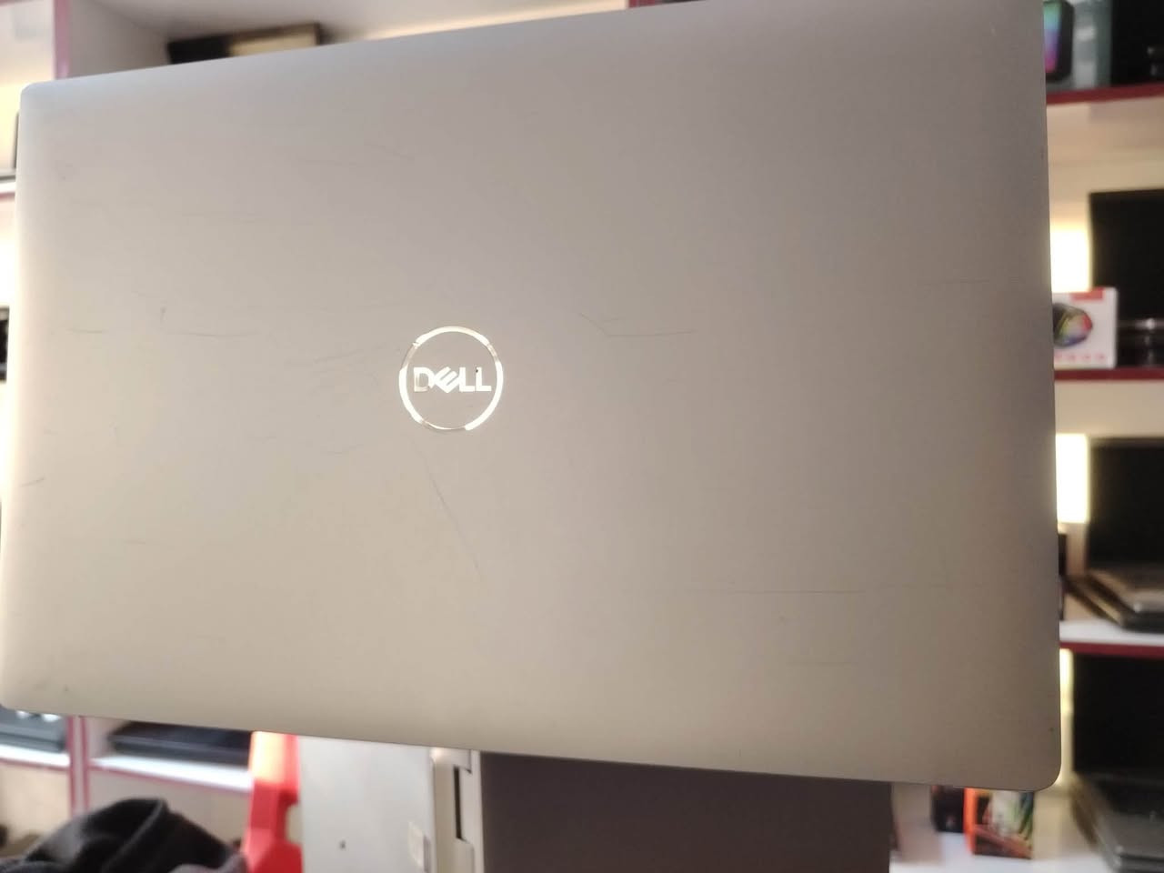 🔥 Dell Precision 5540 – قوة احترافية بأداء استثنائي 🔥

💻 المواصفات:

⚡ المعالج: Intel Core i9 الجيل التاسع H
🚀 الرام: 16GB DDR4
💾 التخزين: 512GB SSD فائق السرعة
🎮 كرت الشاشة: NVIDIA Quadro T2000 4GB + Intel UHD Graphics
🖥️ الشاشة: 15.6 بوصة FHD (غير لمس)
⬆️ قابلية التطوير: الرام والهارد قابلان للترقية

💰 السعر: 775 ألف دينار فقط

✨ مثالي للمونتاج، التصميم الهندسي، البرمجة، والأعمال الاحترافية.

━━━━━━━━━━━━━━━━━━━━━

🎁 الهدايا المجانية:
🎒 حقيبة لابتوب
🔌 الشاحن الأصلي
🖱️ ماوس
🖱️ ماوس باد

━━━━━━━━━━━━━━━━━━━━━

🛡️ الضمان والخدمات:
✔️ فحص كامل قبل الإرسال
✔️ فحص كامل عند الاستلام وقبل الدفع
✔️ ضمان 15 يوم استبدال في حال وجود خلل مصنعي
✔️ جاهز للاستخدام مباشرة
✔️ تنصيب Windows + Office + جميع البرامج التعليمية

━━━━━━━━━━━━━━━━━━━━━

🚚 التوصيل: متوفر إلى جميع محافظات العراق
📍 الموقع: بغداد – الأمين الثانية
📞 واتساب للحجز:***********
⚡ عرض محدود – الكمية محدودة، سارع بالحجز قبل نفادها!
