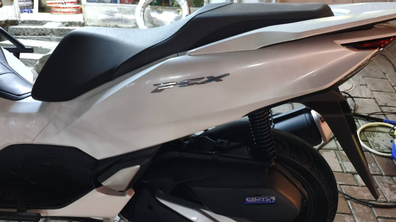 السلام عليكم و رحمة الله 
 PCX
الجيل الرابع ياباني kf  كفالة عامة من الضربة والصبغ والفتح 
ماشية 19 وشوية  
نازلة من بيت طارش وبعدها على وضعها 
مكاني بغداد الشعب .. سـعرها 30 ومجالها قليل 
***********
