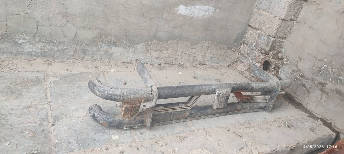 سلام عليكم
اخوان قيم باليرضي الله واخذ
اكسن شفتاته نضاف والهوزن مابي ثقب 
كشن خلفي
دبلات نص عمر
دشبول غراضه كاملات ما موجودات بالصوره
جنطه بريجو لون ابيظ
دعاميه اماميه اصليه تريد بس صبغ

***********
