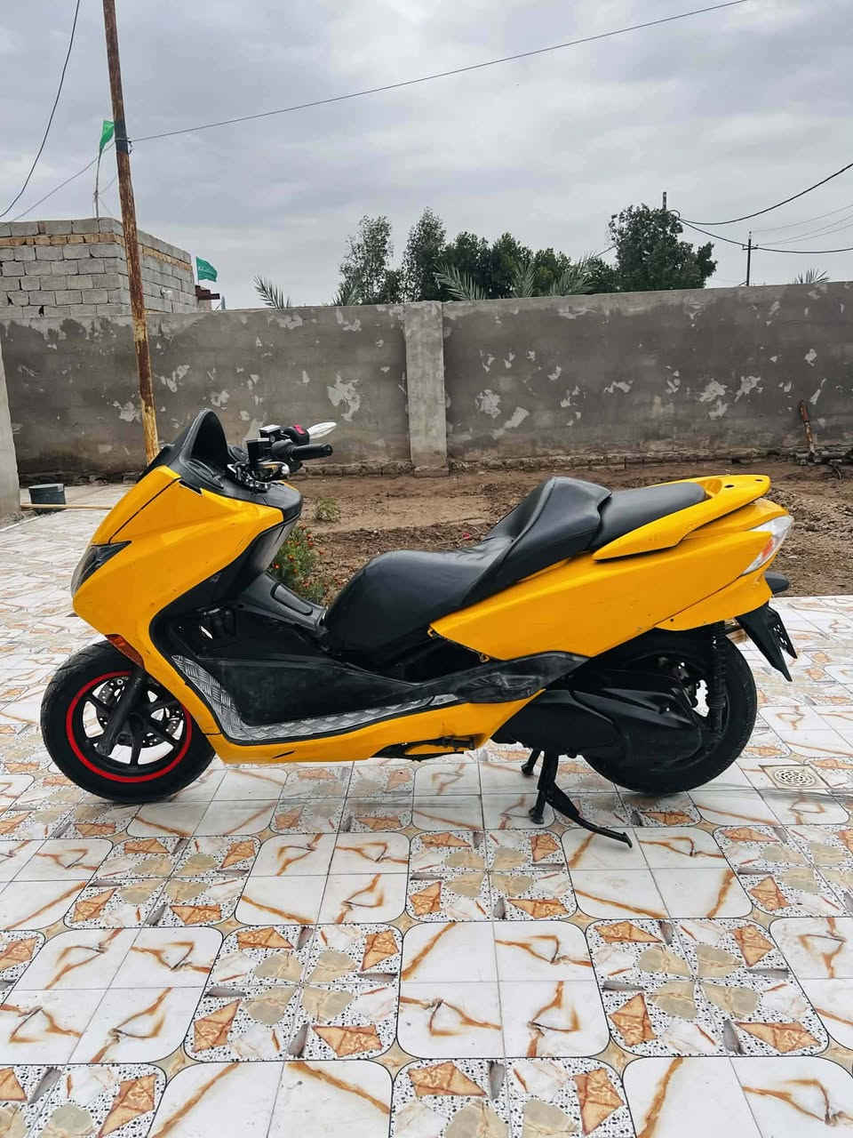 سلام عليكم دراجه  10/0 دراجه مكفوله ماعوزهه كلشي مكينه مامفتوحه كلشي شغال دراجه نضيفه او حله بمعنه الكلمه سعر ١٢٠٠ بيهه مجال الخاص موجود هاذ رقمي او بي وتساب مكان واسط قضاء الحي ***********
