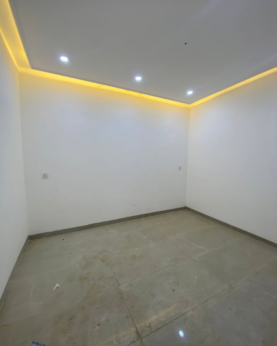 🏠اعلان اعلان
دار للبيع
موقع مميز
~~~~~~~~~~~
📄طابو ملك صرف
🧱بناء درجه اولى
~~~~~~~~~~~
سقف مغربي ✔️
واجهة فلين✔️
نظام تبريد مركزي✔️
~~~~~~~~~~~~
راحه بال✔️
استقرار✔️
هدوء✔️
~~~~~~~~~~~~
📐المساحه:-100م
📐الواجهة :-10م
~~~~~~~~~~~
📍الموقع :حي العدن
قرب جامع مصطفى الحبيب 
~~~~~~~~~~~
💸السعر :-علق ب(تم) يوصلك السعر مناسب 
~~~~~~~~~~~
الطابق الاول  يحتوي:-
كراج +استقبال 
مطبخ +غرفه نوم+هول +صحيات
~~~~~~~~~~~
الطابق الثاني يحتوي على:-
هول +صحيات +غرفتين نوم
~~~~~~~~~~~
للاستفسار اكثر الاتصال على
***********📱
~~~~~~~~~~~
نستقبل جميع العروض 
🏠السكنيه  🏛️التجاريه
