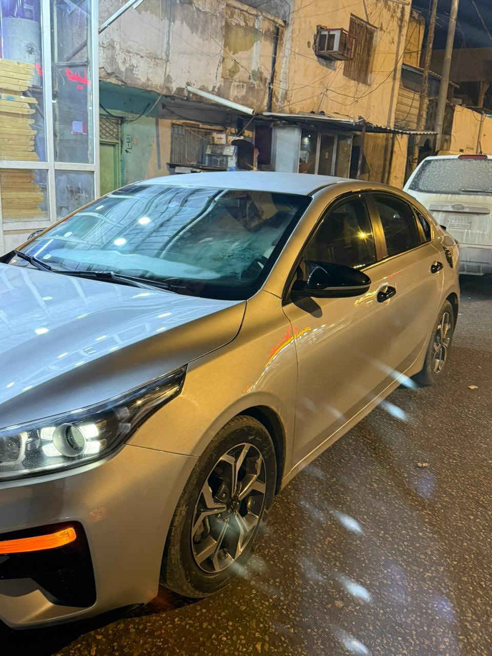 سلام وعليكم كيا فورتي للبيع 2019 كير ايتي السياره بيها جاملغين مبدلات فقط سياره كير مكينه حداديه خير من الله السعر 126وبيهً مجال حك الجيه قليل ***********
