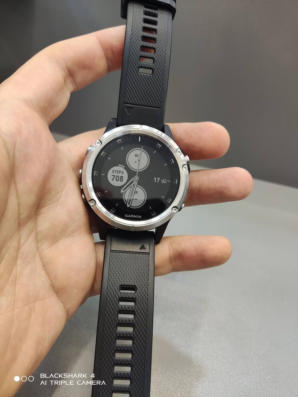 garmin fenix 5 plus
نضافة 100 💯 
حجم 47 mm تدعم خرائط العراق 
شحن 12 يوم ملحقات كيبل شحن
للاستفسار ***********
