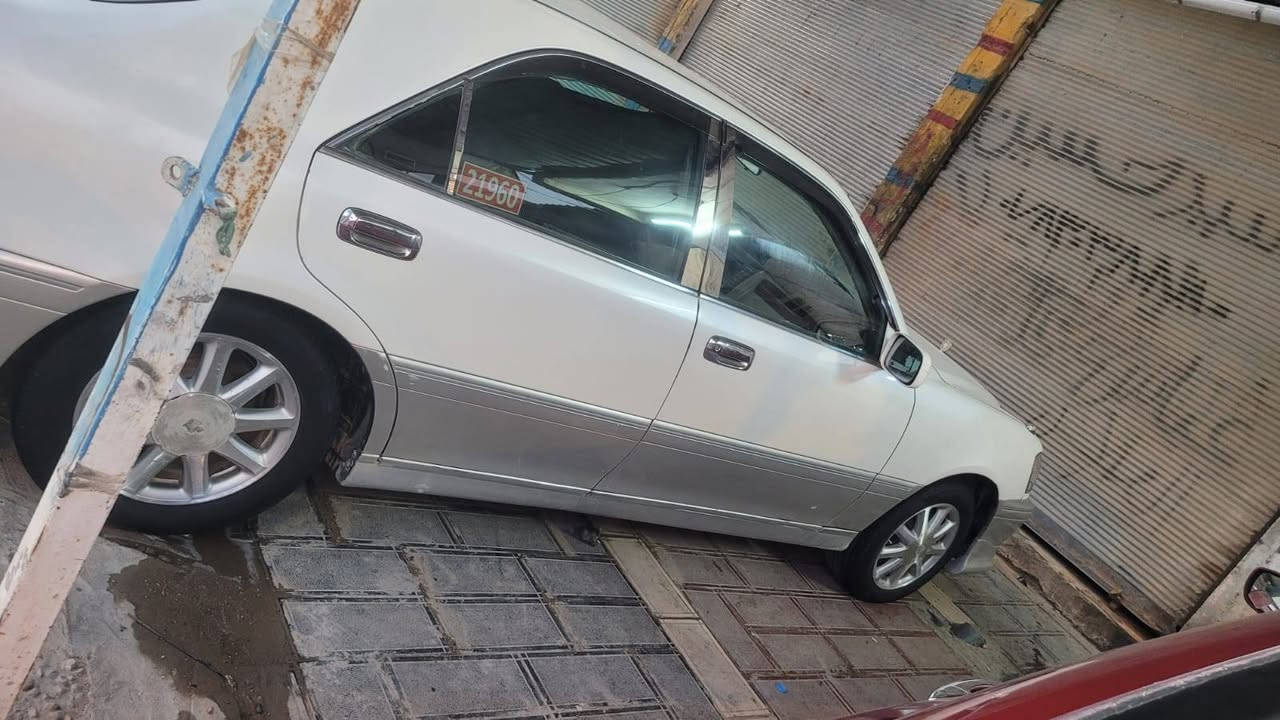 سلام عليكم جنون للبيع مكفول من العيب الشرعي والاصوليات والكص ونقل جثه رقم نكليزي تبريد خلفي امامي اربع دكم مداور ثاني يوم رقم بصره مكينه 3000 سياره مال جناي 
رقم الهاتف ***********
