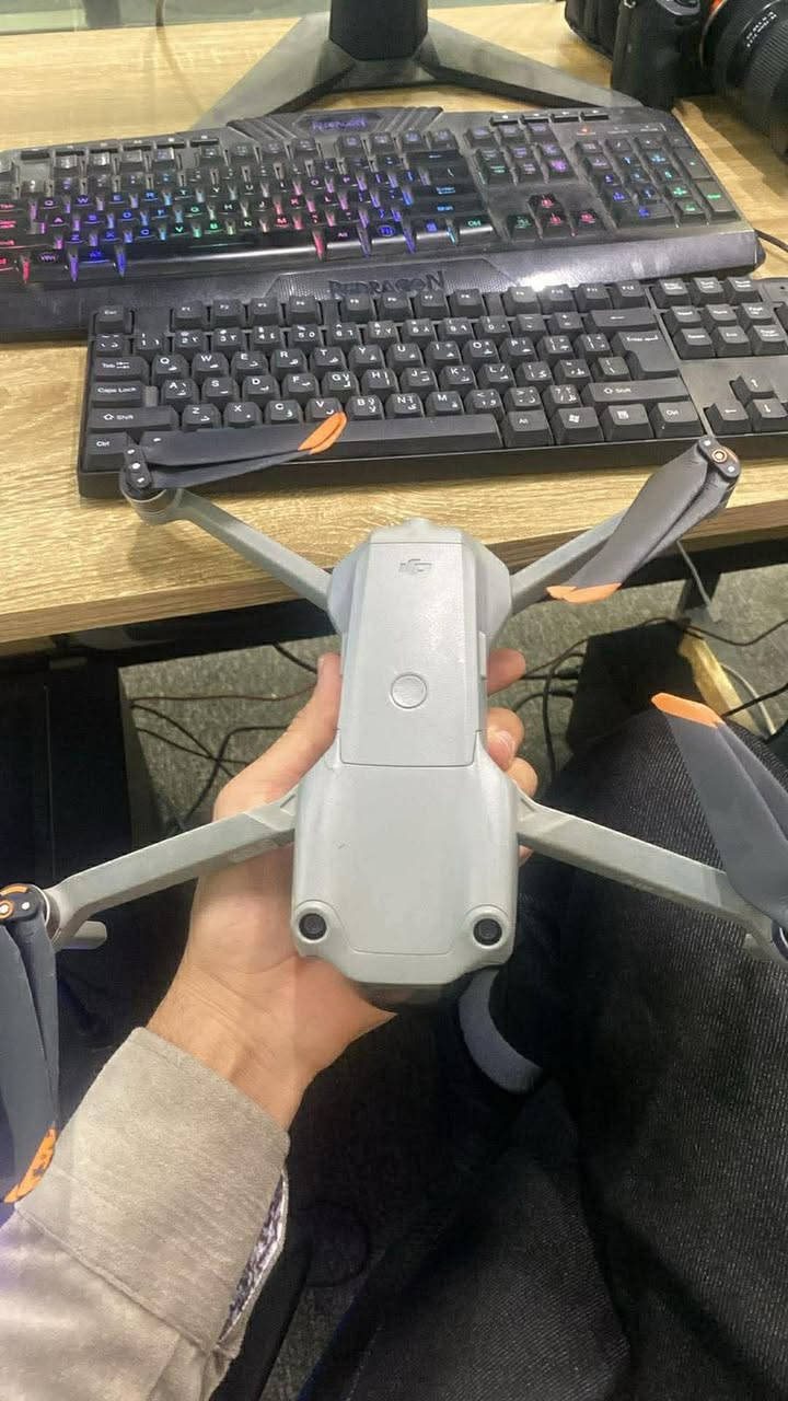 درون Air2s بطيارية وحده
الدرون نضيفة او على ايد وحده الدرون مابيها شي فقط هاي الي بل كمبل واكعه تفحص وطير اعلى مدا سعره 900الف وبيها مجال. بسيط


**إذا كنت صاحب هذا الإعلان وتريد حذفه لأي سبب، رجاءا أرسل رسالة إلى الدعم الفني**