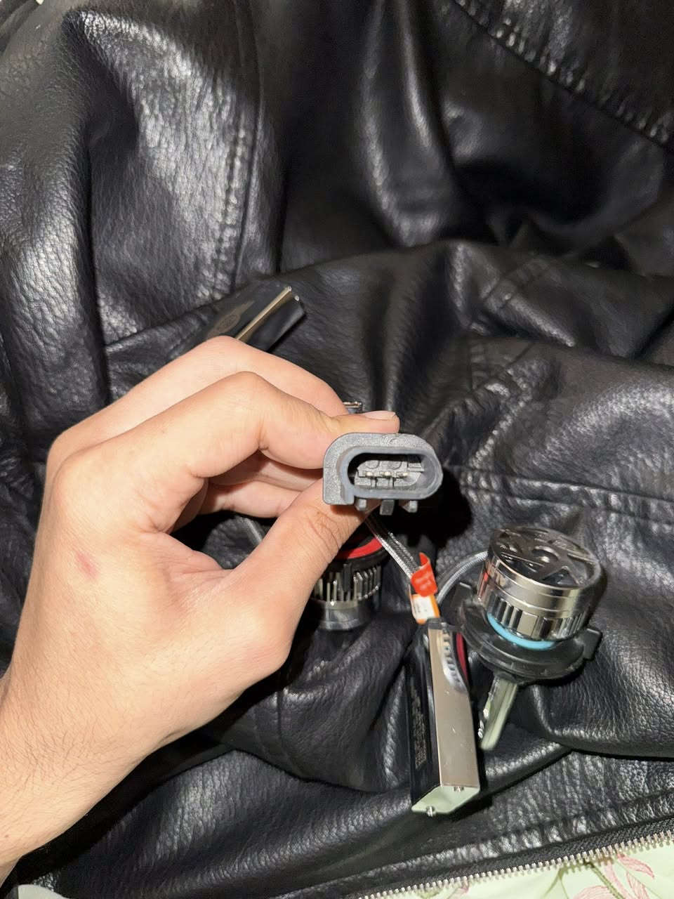 السلام عليكم 
گلوب لد زنون ثلجي عالي ناصي اوسرام راقي جداً 
دبل براد ومروحة 
وانارتة نهار فدشي راقي
استخدام قليل
H13 عالي ناصي يرهم للصول واليوكن وبعد مااعرف المن يرهم
والسعر قيم بما يرضي الله


**إذا كنت صاحب هذا الإعلان وتريد حذفه لأي سبب، رجاءا أرسل رسالة إلى الدعم الفني**