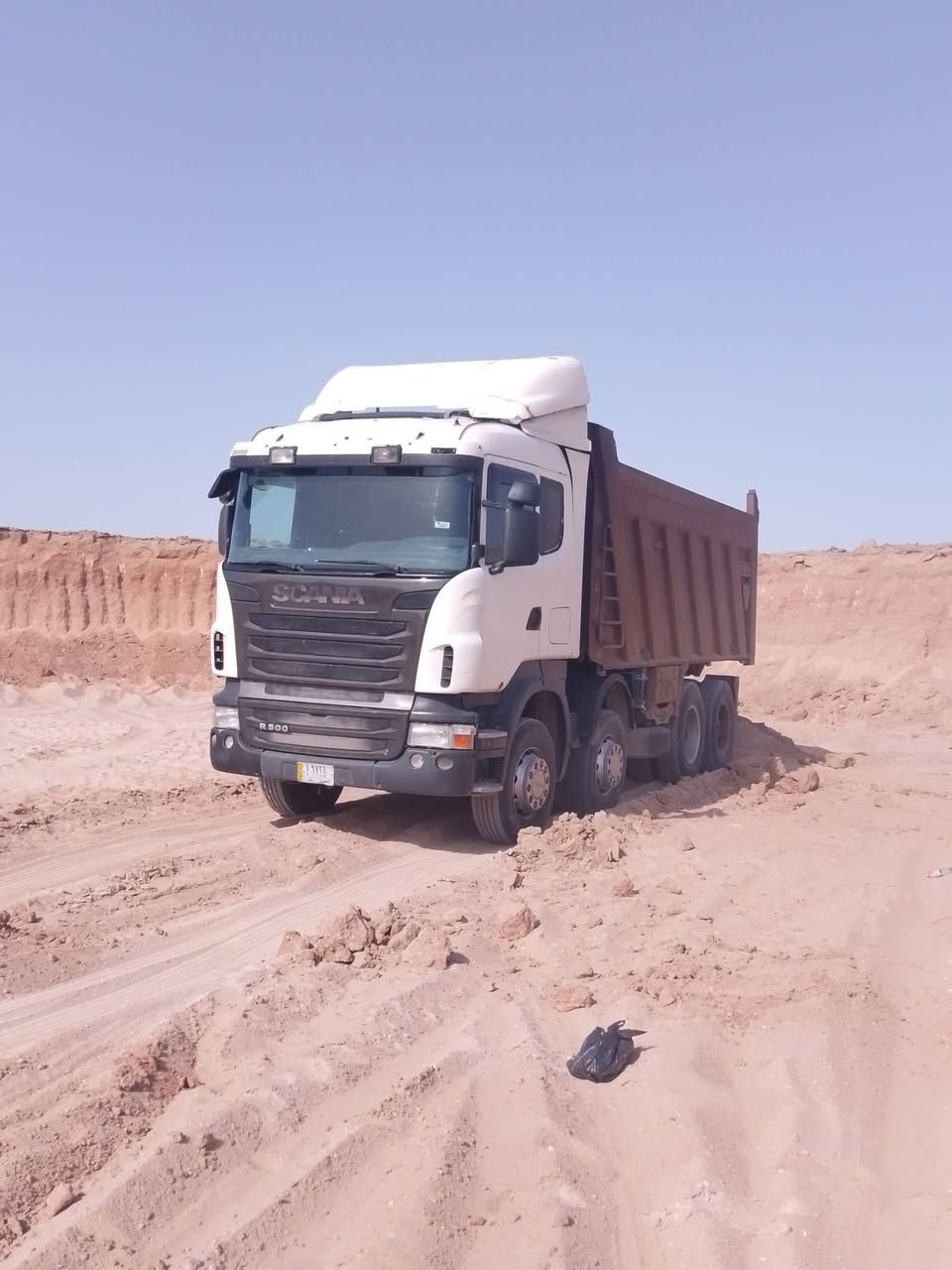 سلام عليكم سكانيا للبيع موديل 2008بلاد عكرب بلاد مكينة ثمانية نجكتر كير الف مجموعة وردة تخم تاير تحويل ثاني يوم مكفوله جاهزة العمل اتصال عل رقم ***********
