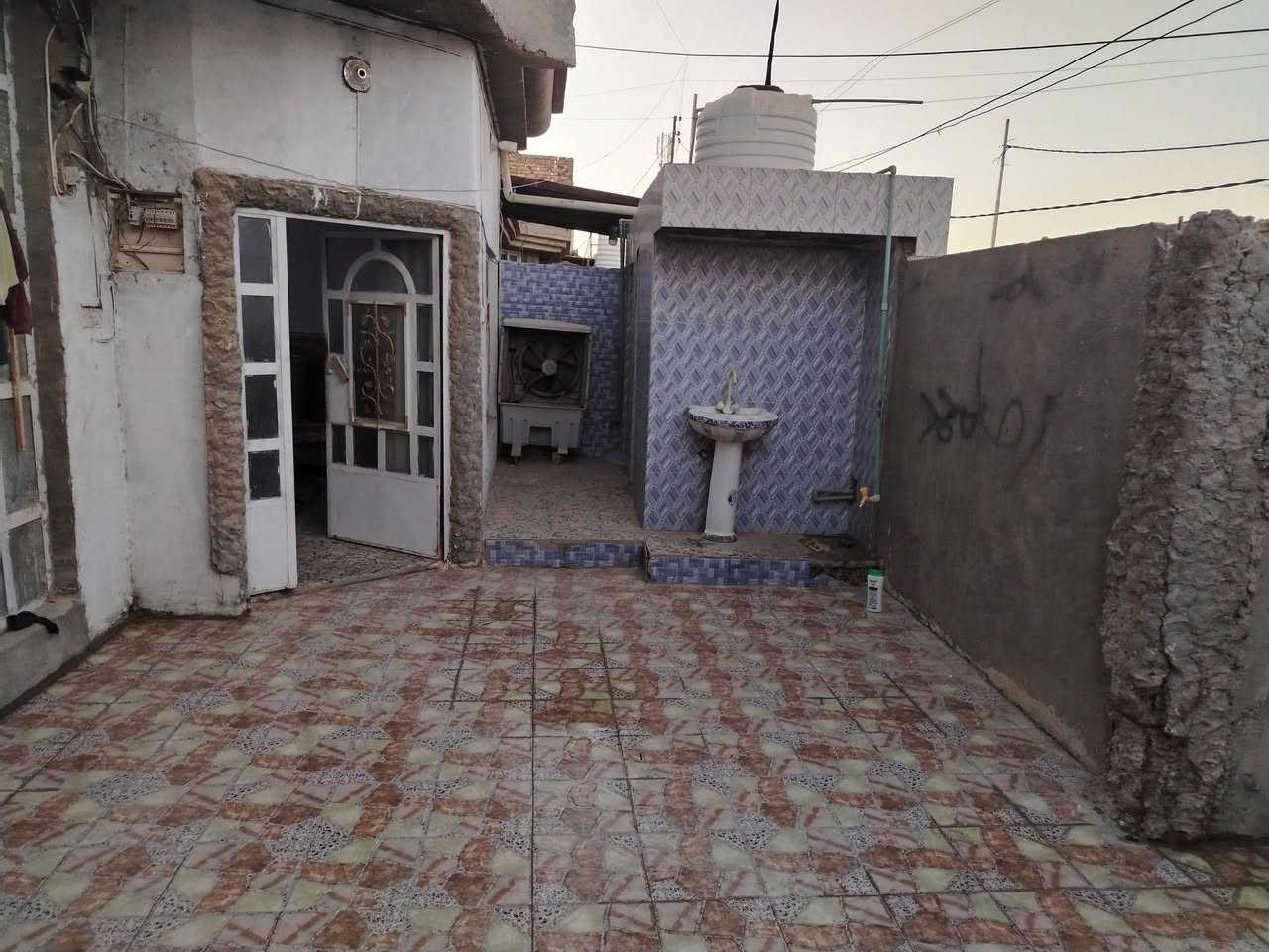 دار للبيع مساحه ٢٠٠ متر طابو زراعي سند ٢٥ خلف المحكمه الجديده ابو عجاج بيت بناء طابوك سكف كونكريت صب كافه الخدمات كهرباء ماء تبليط يبعد عن شارع حله بغداد ١٠٠ متر ويبعد عن المحكمه اقل من ٨٠٠ متر قرب تقسيم حسين مارينا الزراعي مع العلم البيوت المقابيله طابو صرف خدماته من ضمن خدمات الطابو السعر ١٣٥ للاستفسار الاتصال على الرقم ***********
