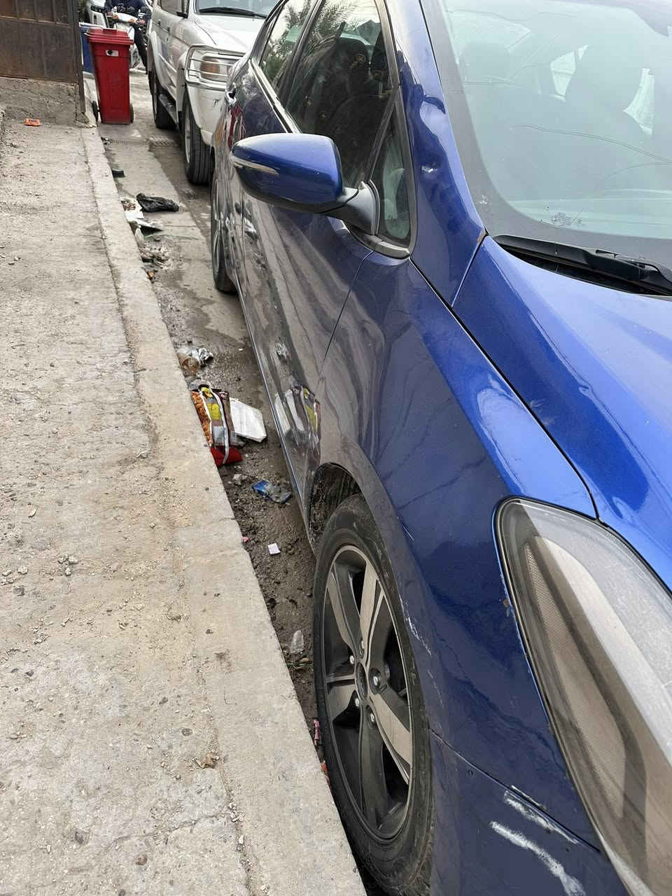 كيا فورتي رقم سليمانيه 2018 فئة s وارد امريكي مابيها حادث داخله بس اهنا بالعراق صاربيها تبديل صندوك وبنيد نفس اللون بدون لغود وشواصي مكفولات  السياره فووول مواصفات ابيعها ع هذا الوضع السياره مابيها صبغ ابد   
مكانها بغداد البلديات معروضه ب112 وبيها مجال  
***********
