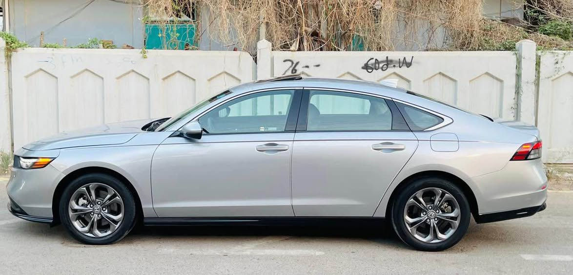 هوندا اكورد exl موديل 2023 هايبرد بدون صبغ بارد بسيط جداً بلبنيد بيها اير باك ومصلح سستم 
 
السيارة ماشيه 37

فول مواصفات 
• مكينة 2000 هايبرد تنفس طبيعي
• كير اوتوماتيك 
• شاشة كبيرة
•فتحه سلايد
• كاميرا خلفية 3 انظمة
• كرسي كهرباء جلد  لون اسود  
• رادار امامي
• مانع تصادم
• محدد مسار 
• تصحيح مسار
• شفتات بالستيرن
• مثبت سرعة
• مانع انزلاق
• دخول ذكي 
• إنارة ترحيبية
• هندبريك كهرباء
• عداد ديجيتال
•لايت عدسات زينون
• نظام اوتو لايت Auto
• لايت العالي زنون 
اوتو هولد للبريك
• تبريد خلفي
• حساسات امامي خلفي 
• حساسات ضغط هواء الإطارات
• أوامر صوتية
• 4 أنظمة قيادة (eco,individual , sport,normal )

السياره وارد امريكي وصور الحادث واتساب 

السعر 198 قابل للتفاوض 

مكان السيارة بغداد / العامرية  للتواصل 
*********** بغداد, العراق
