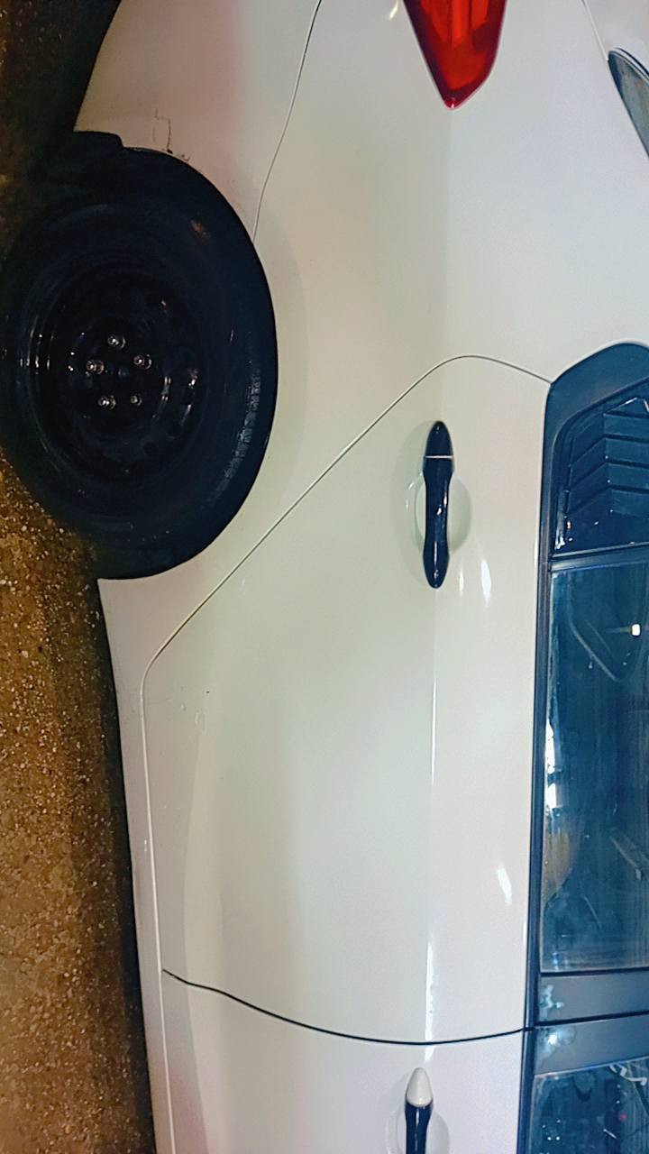 السلام عليكم سيراتو 2014خليجي للبيع السعر 105وبيها مجال حك الجيه 
بيها باب وجامرلغ خلفي عكس السايق ولتفاصيل اكثر ***********
